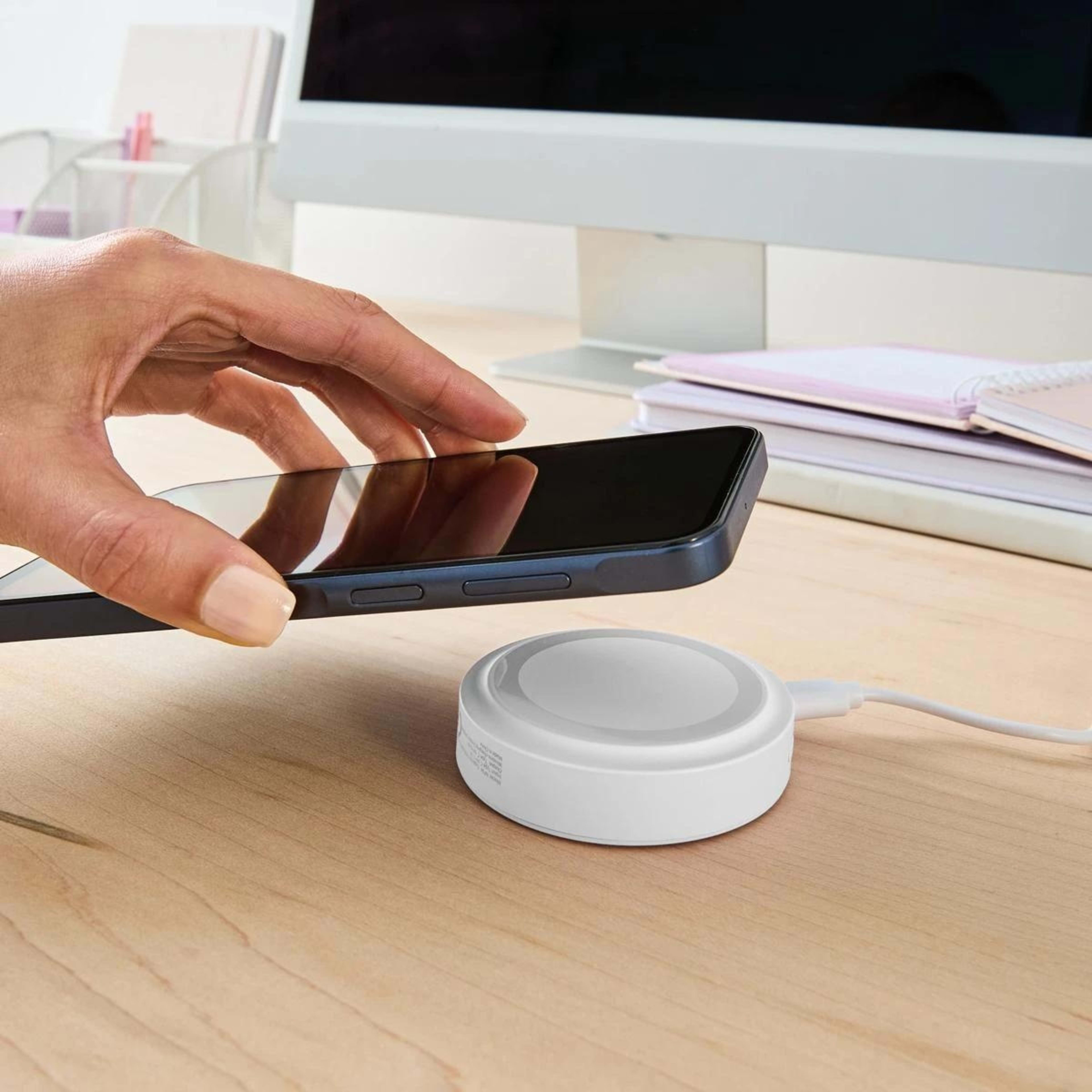 1 Magnetic Mini Powerbank - White, 1 of 10