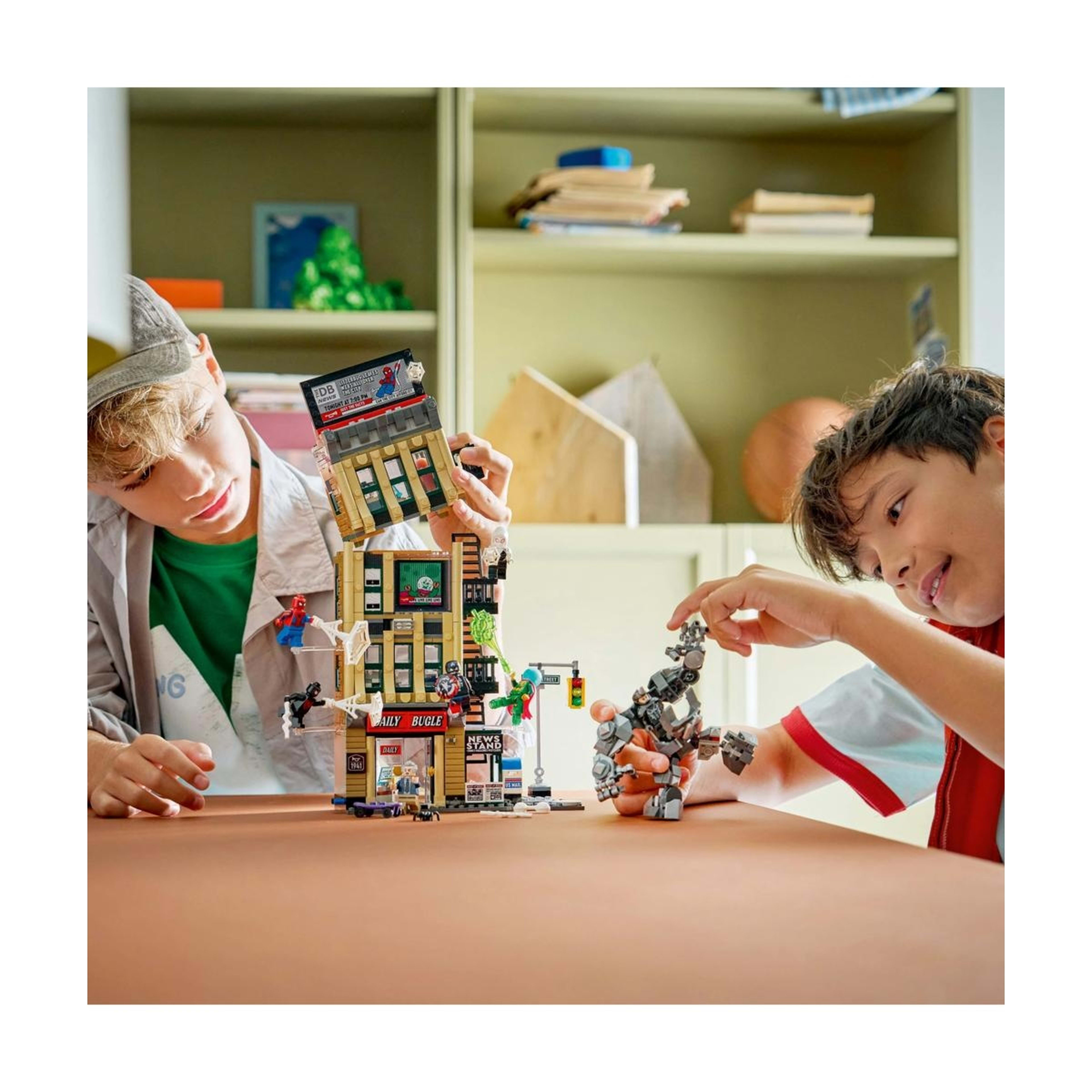 8 LEGO Super Heroes Spider-Man vs. Mysterio: The Daily Bugle 76342, 8 of 10