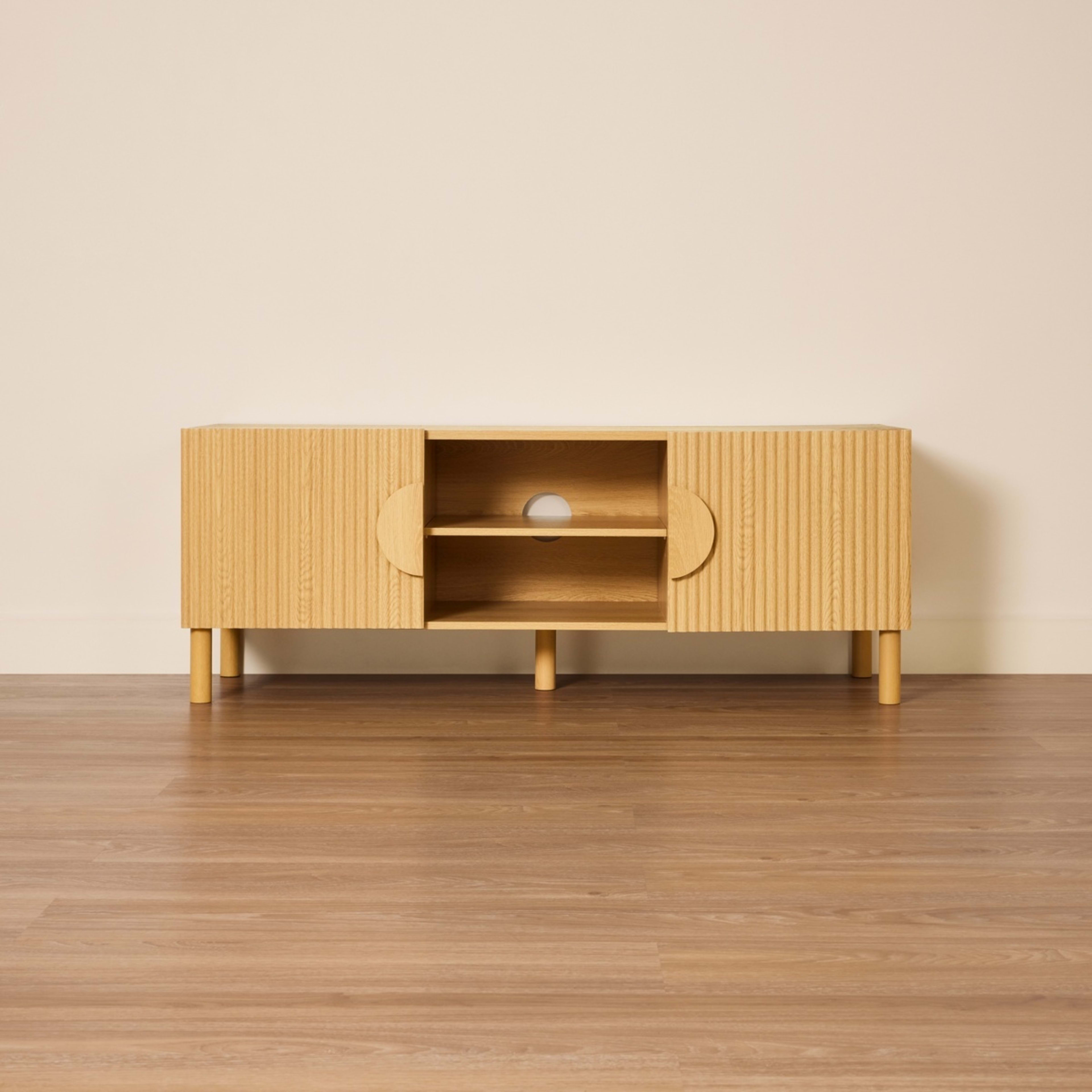 2 Ryan Entertainment Unit, 2 of 8
