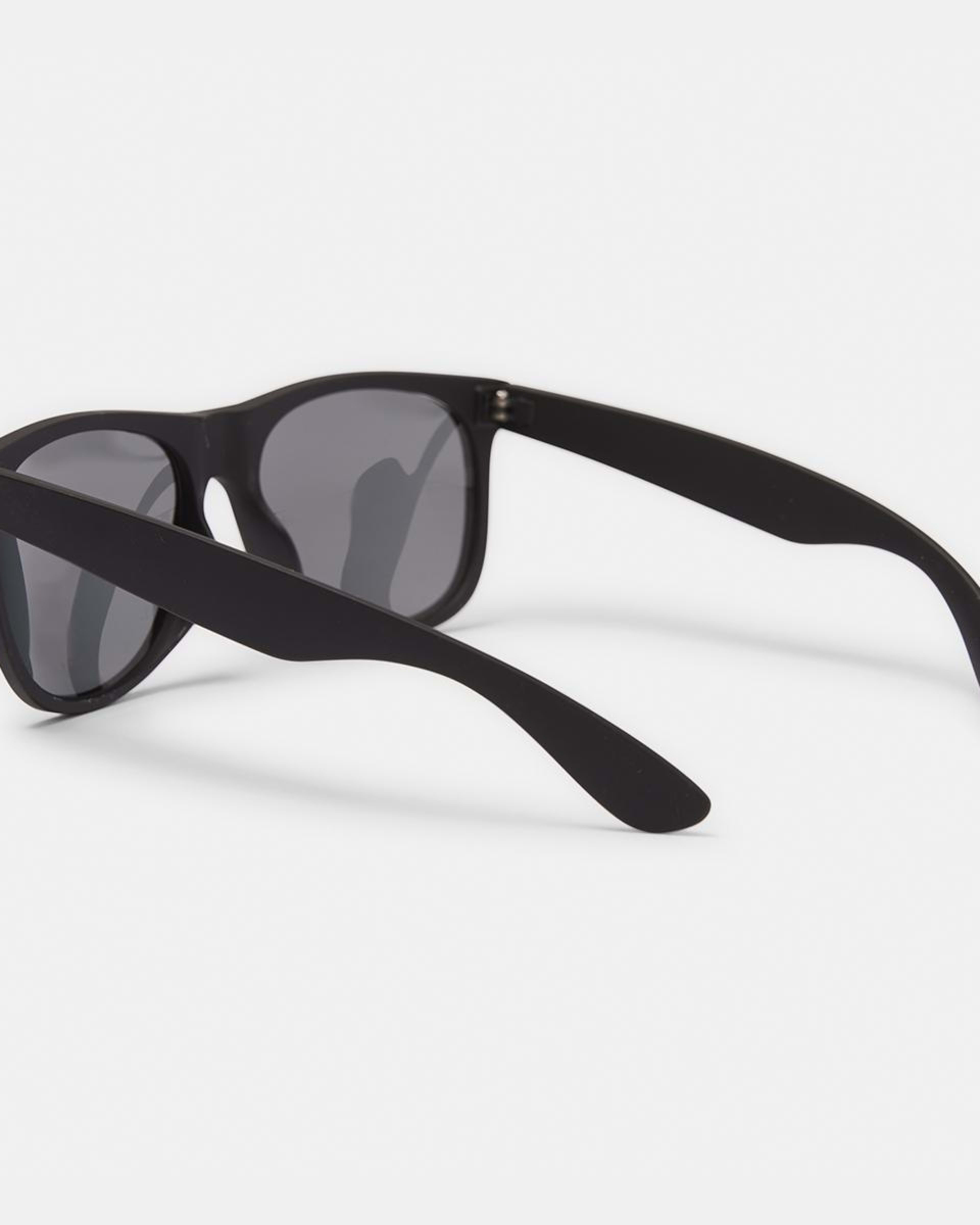 3 Polarised D Frame Sunglasses Black, 3 of 6