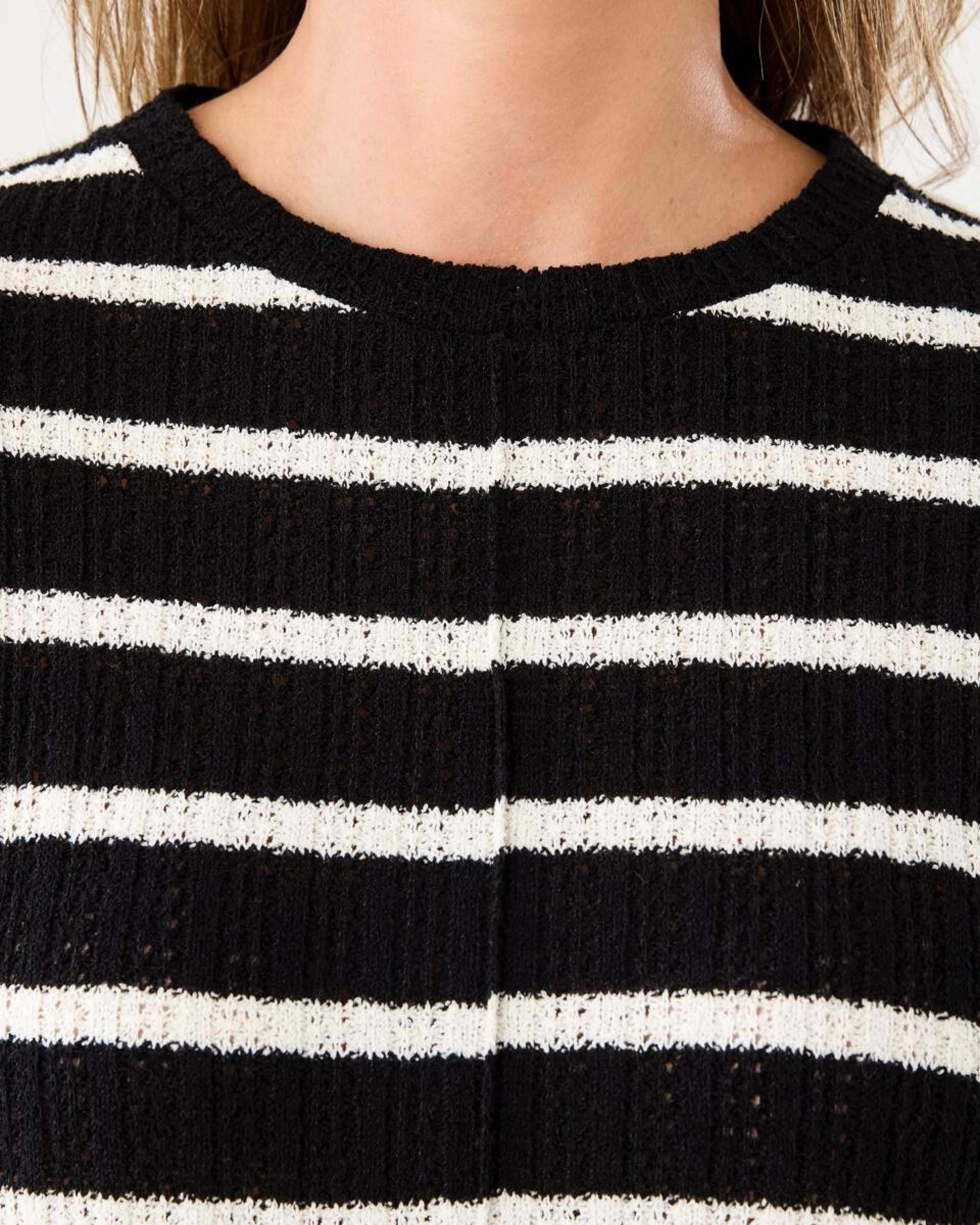 5 Long Sleeve Textured Top Black Strp, 5 of 7