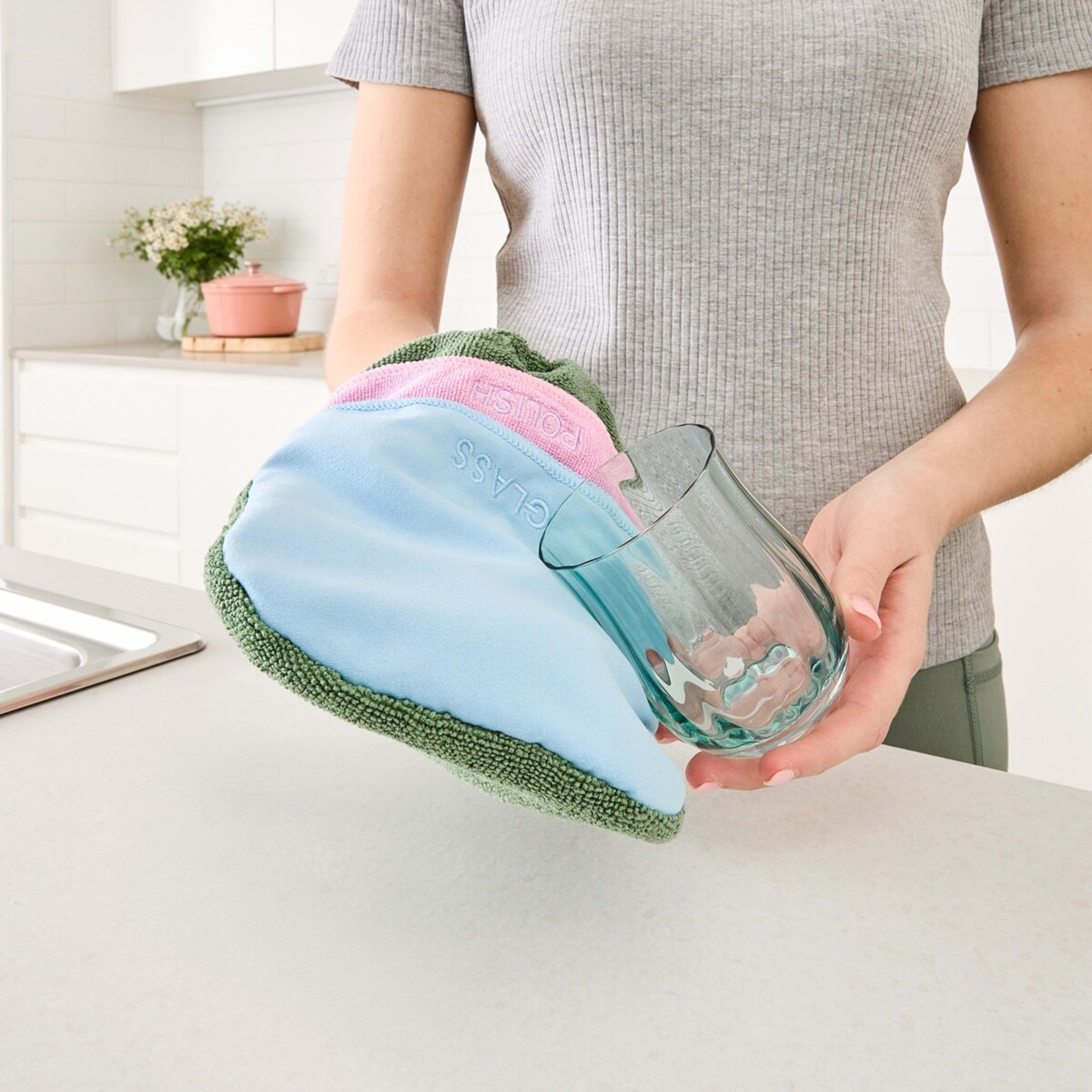 1 3-in-1 Cleaning Gloves