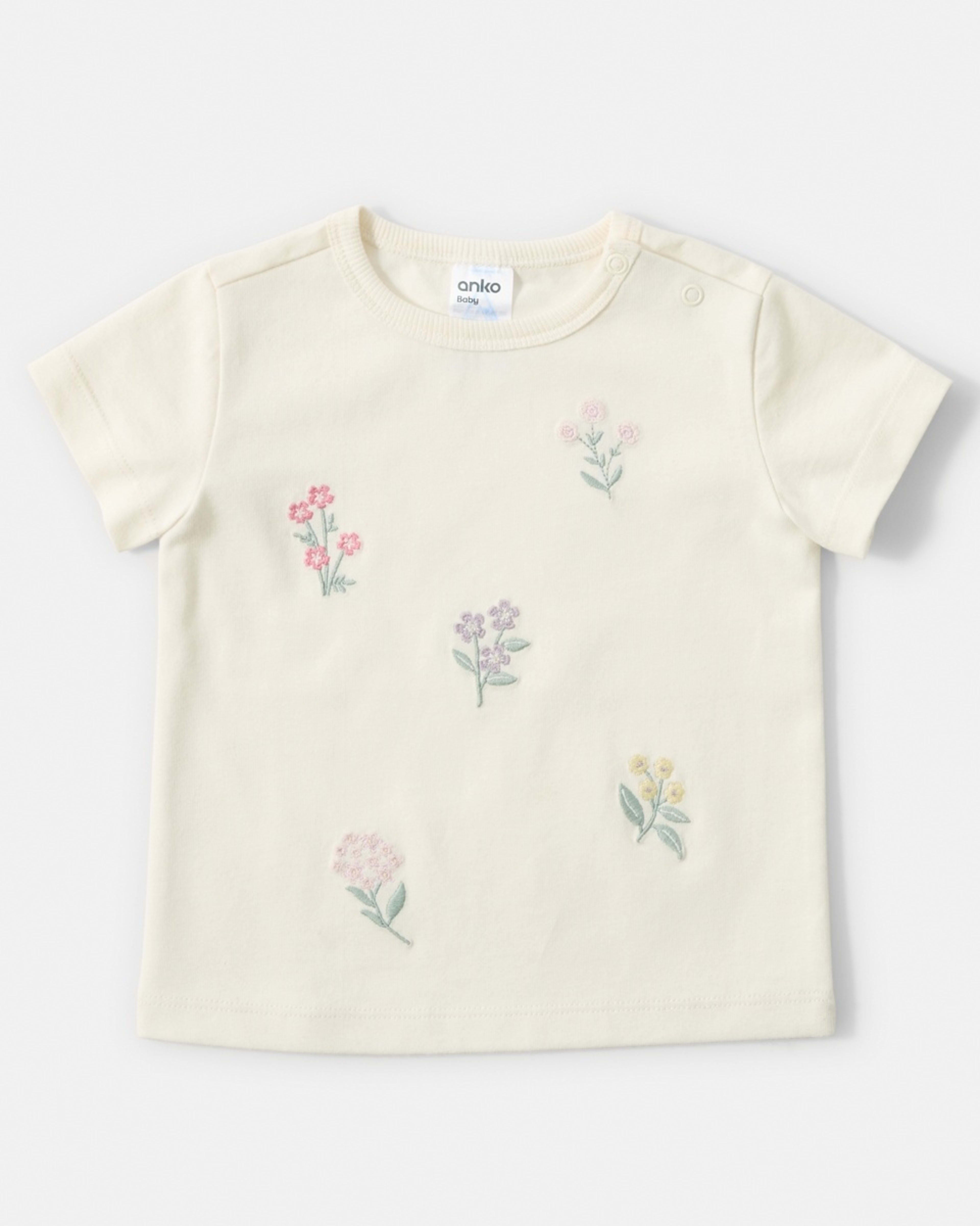1 Applique T-shirt White Floral