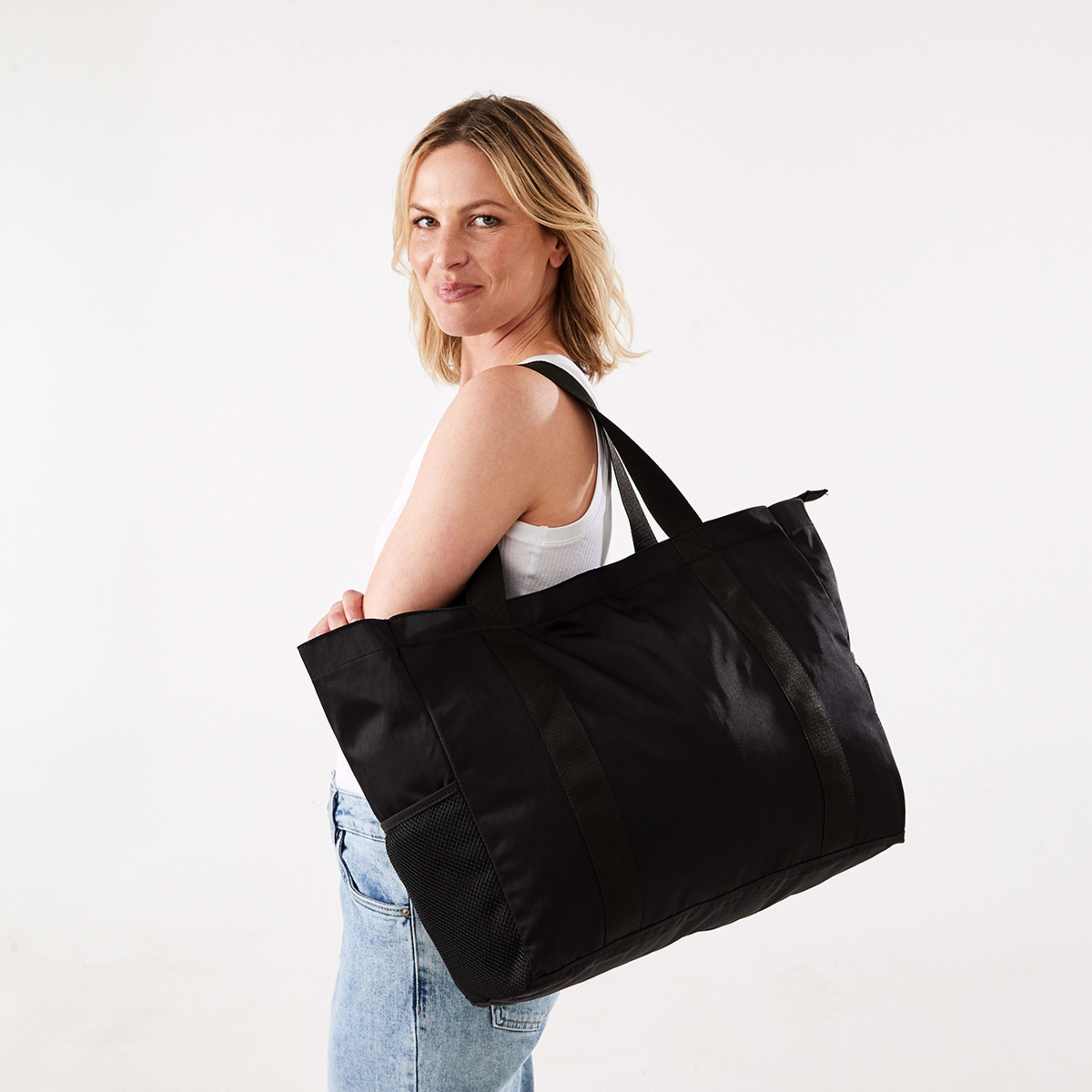 4 Urban Tote Bag Black, 4 of 6