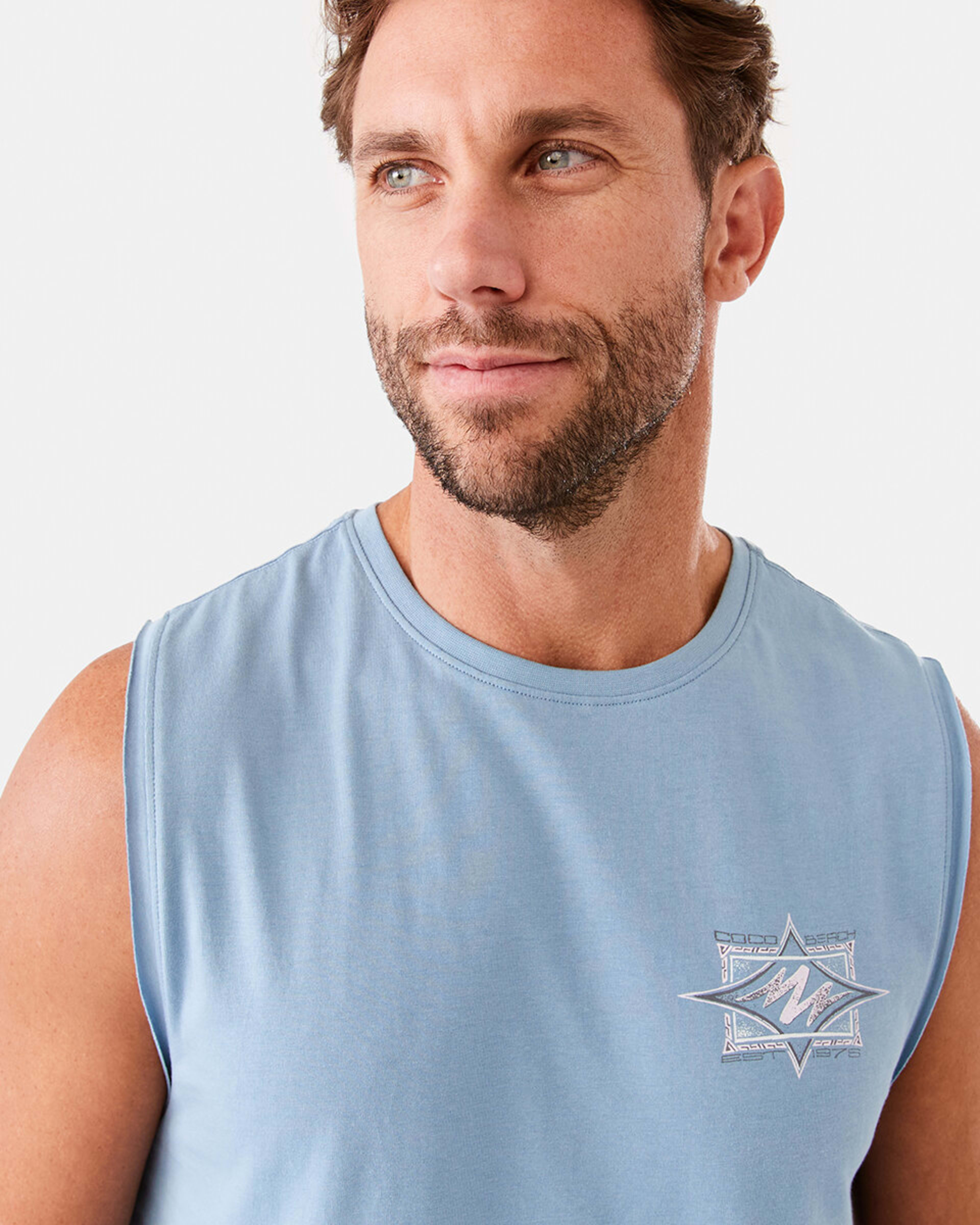4 Graphic Curved Hem Muscle Blu Ash, 4 of 7