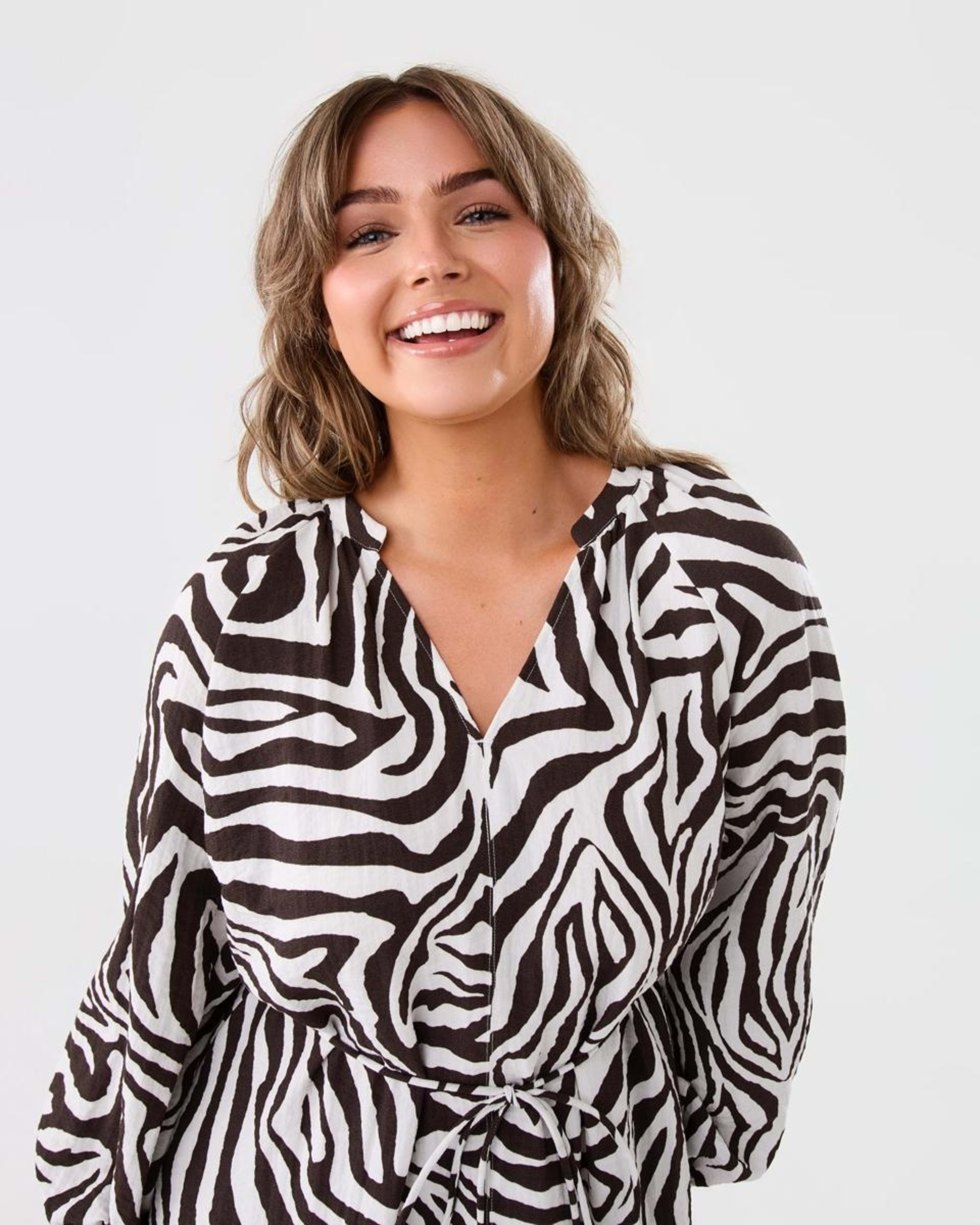 4 Long Sleeve Textured Tie Mini Dress Zebra, 4 of 8