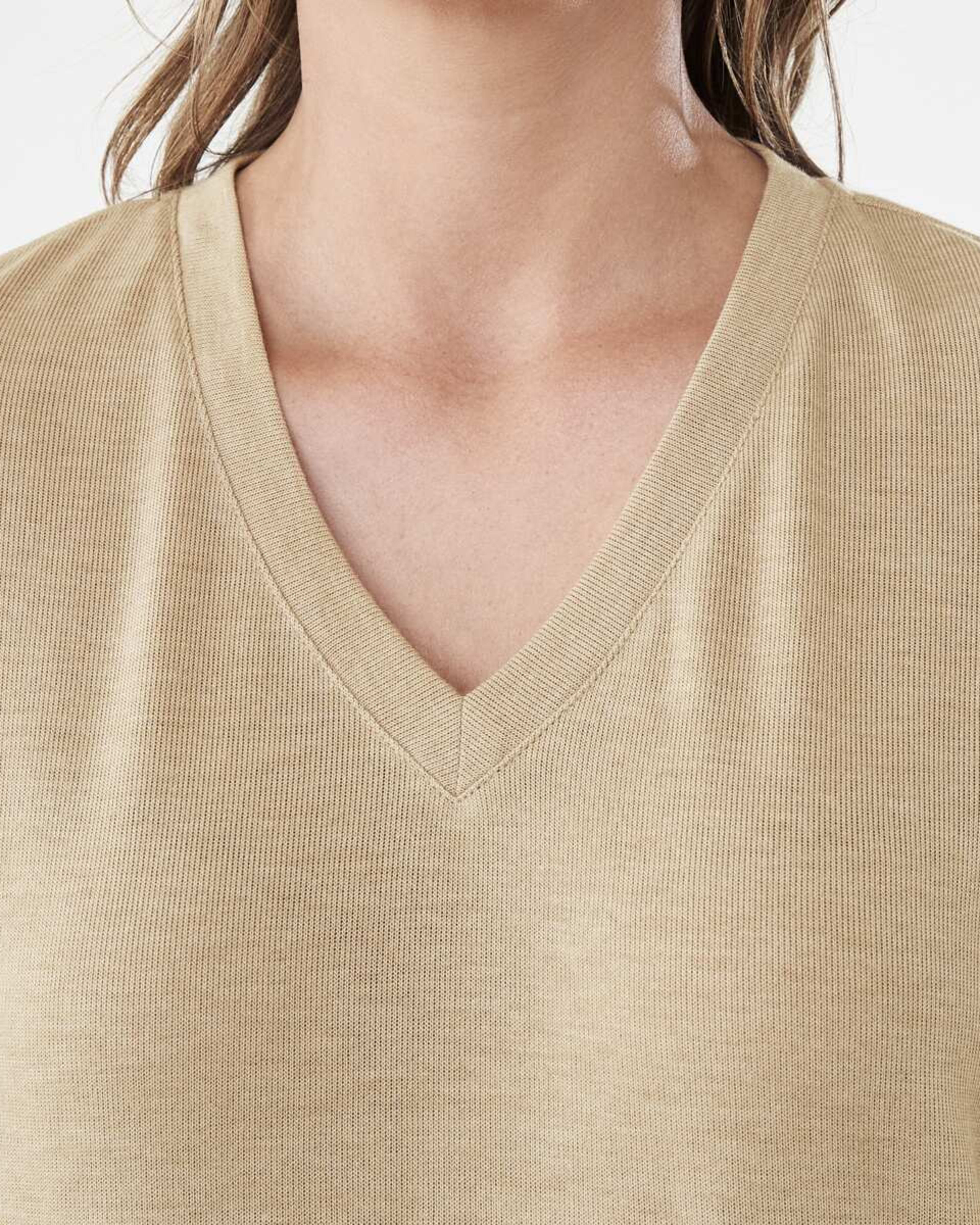 5 Short Sleeve Warm Handle V-Neck Top Sand Mrl, 5 of 6