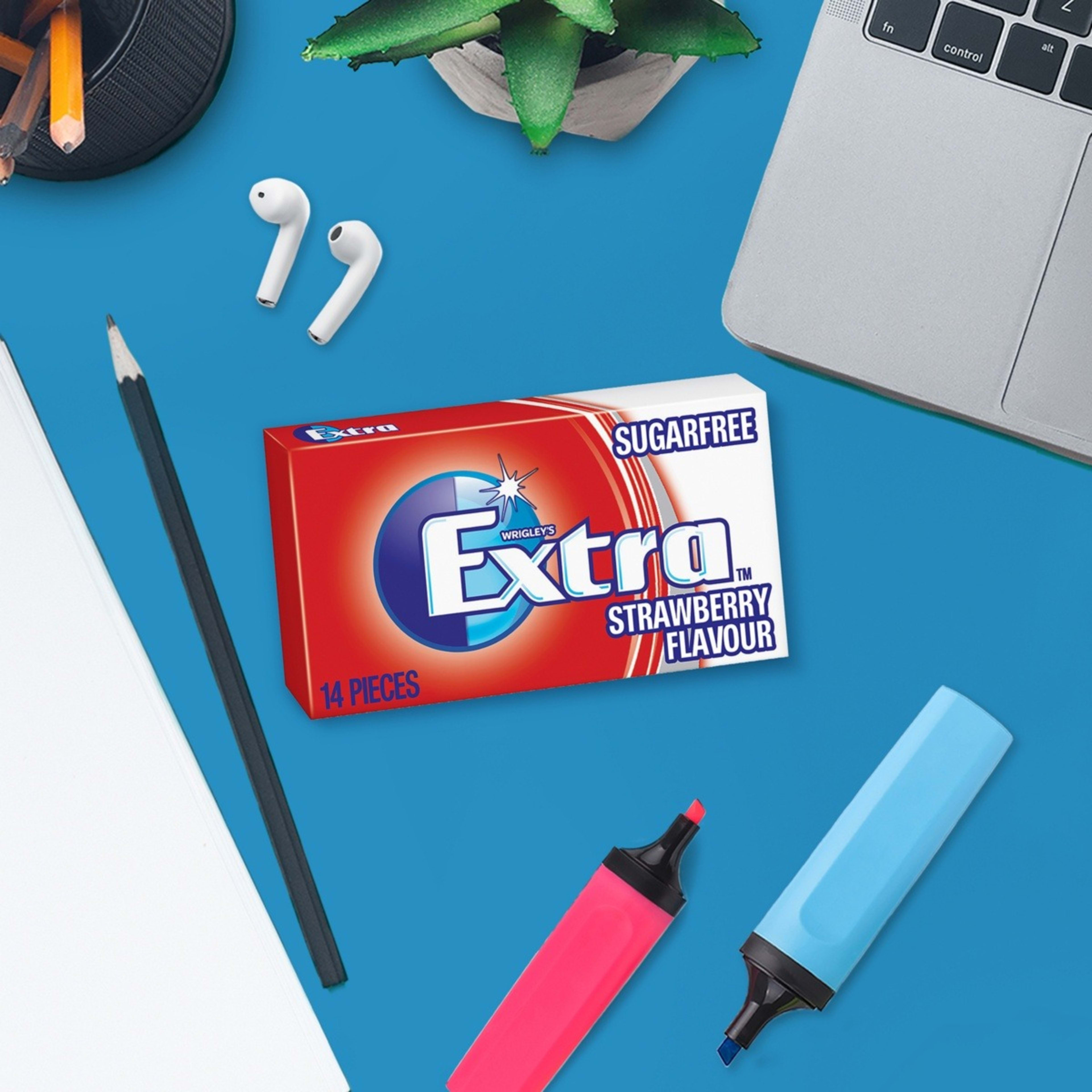 3 14 Piece Wrigley's Extra Strawberry Chewing Gum 27g, 3 of 5