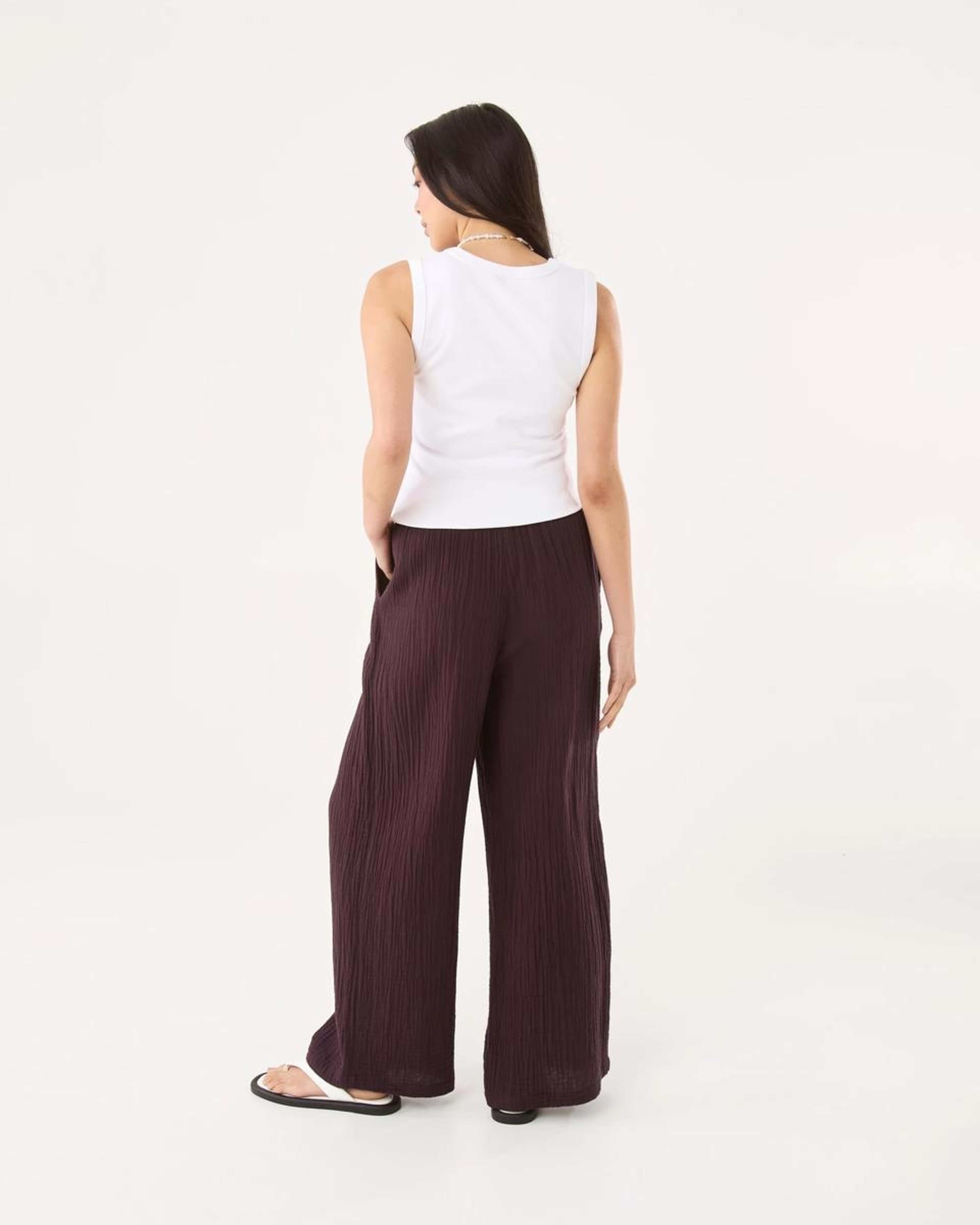 4 Sleeveless Elevated V-Neck Top White, 4 of 7