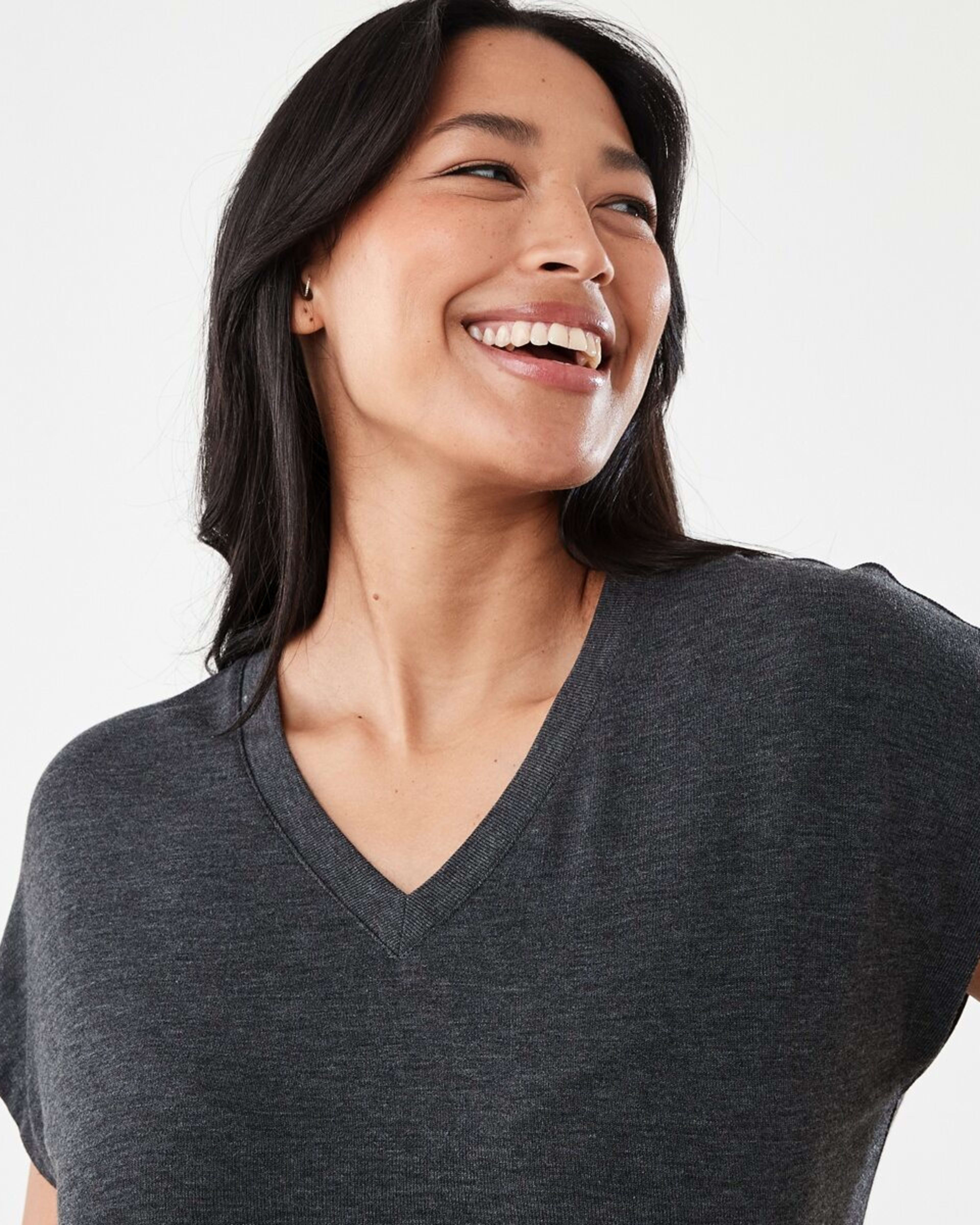 4 Short Sleeve Warm Handle V-Neck Top Gry Chmrle, 4 of 5