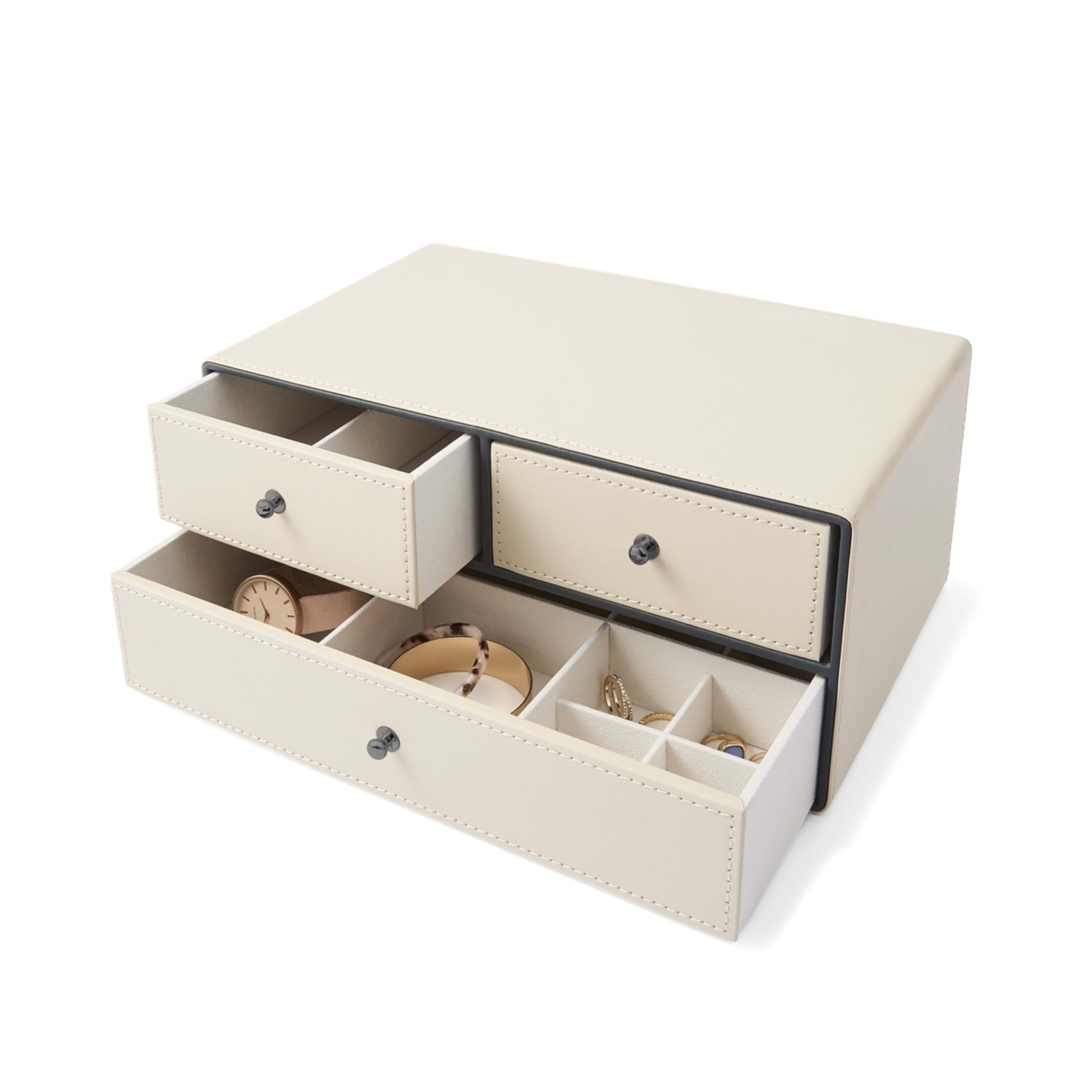 1 Lined Jewellery Box