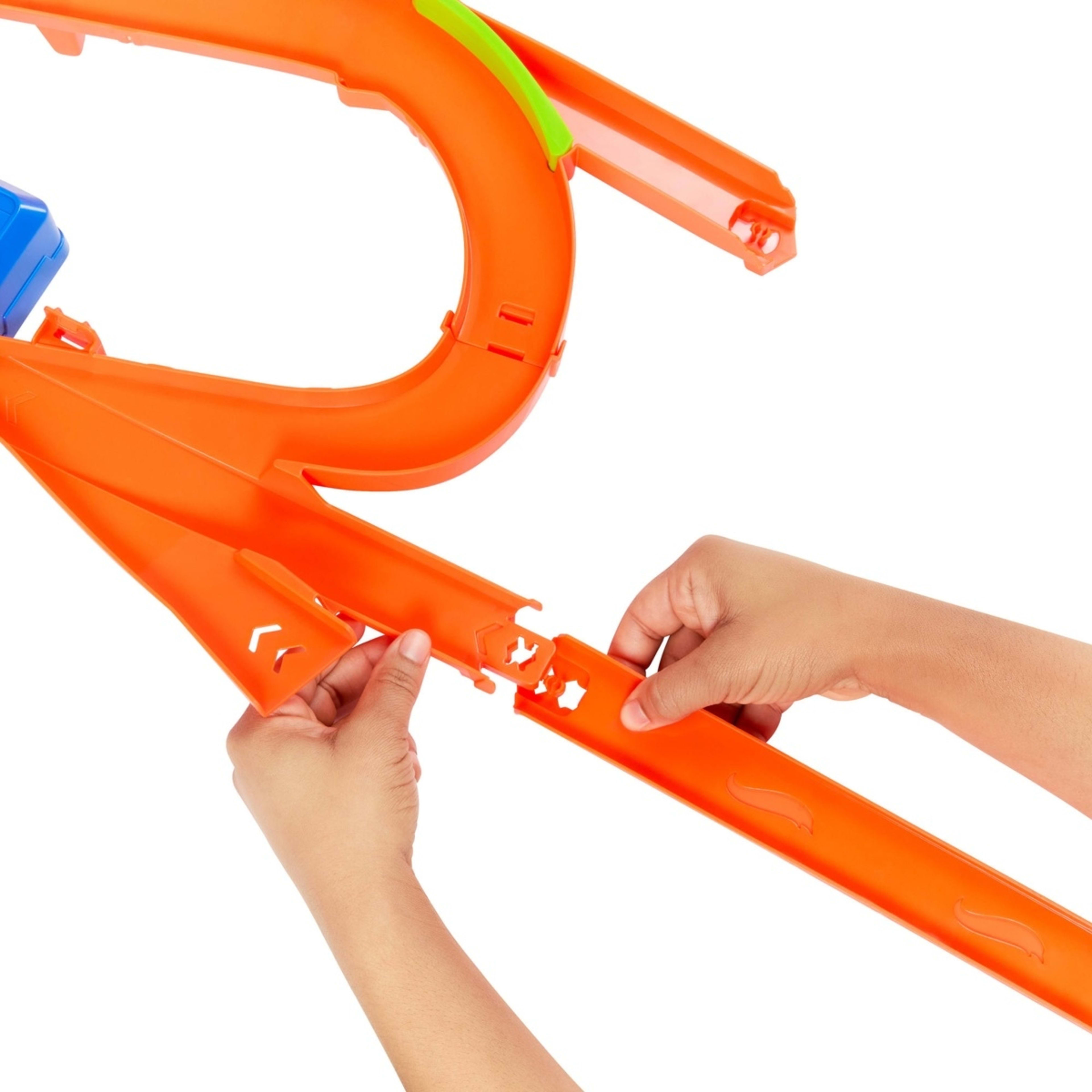 6 Hot Wheels Stunt Tracks Mid-Air Crash Playset, 6 of 6