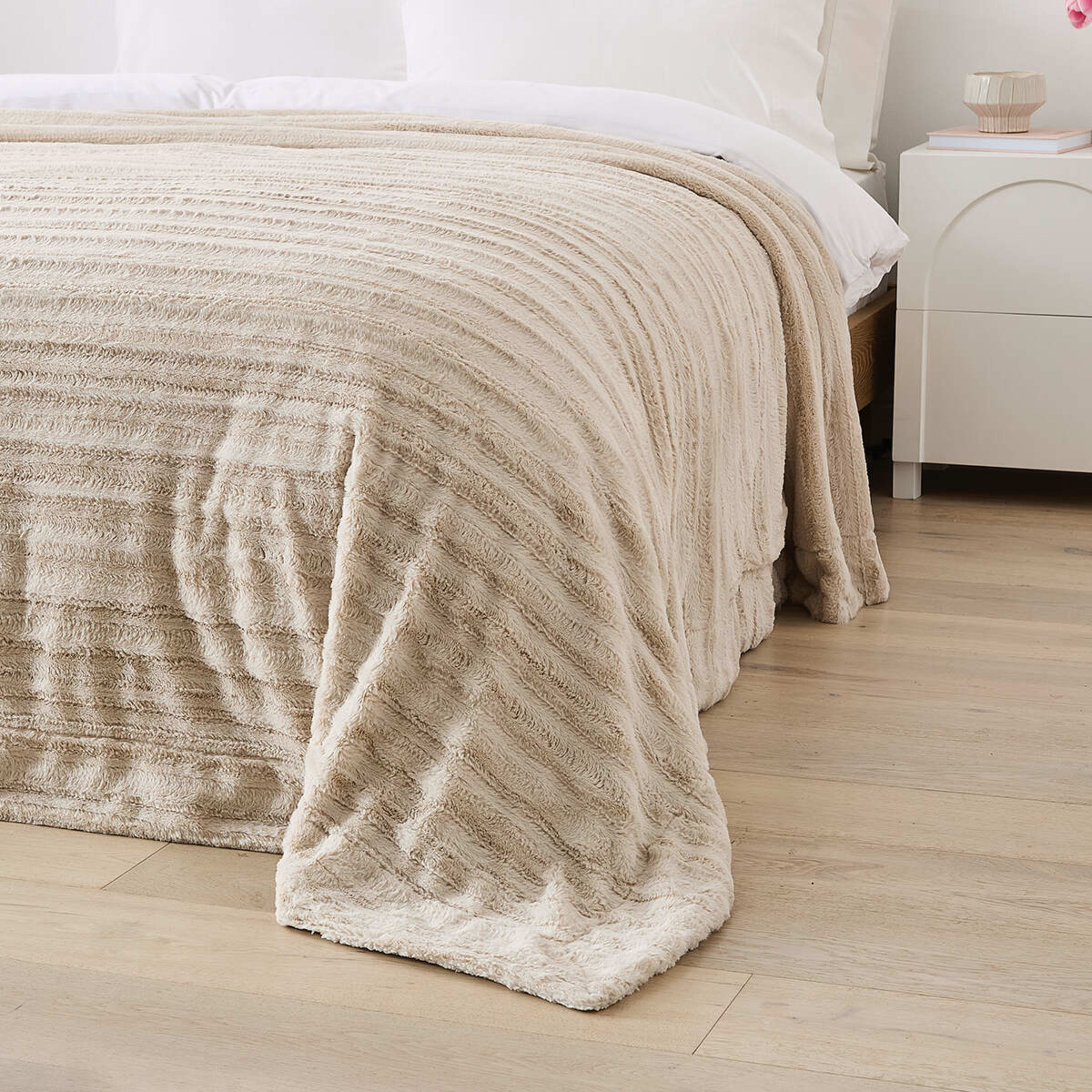 3 Faux Fur Blanket - Double/Queen Bed, Beige, 3 of 6