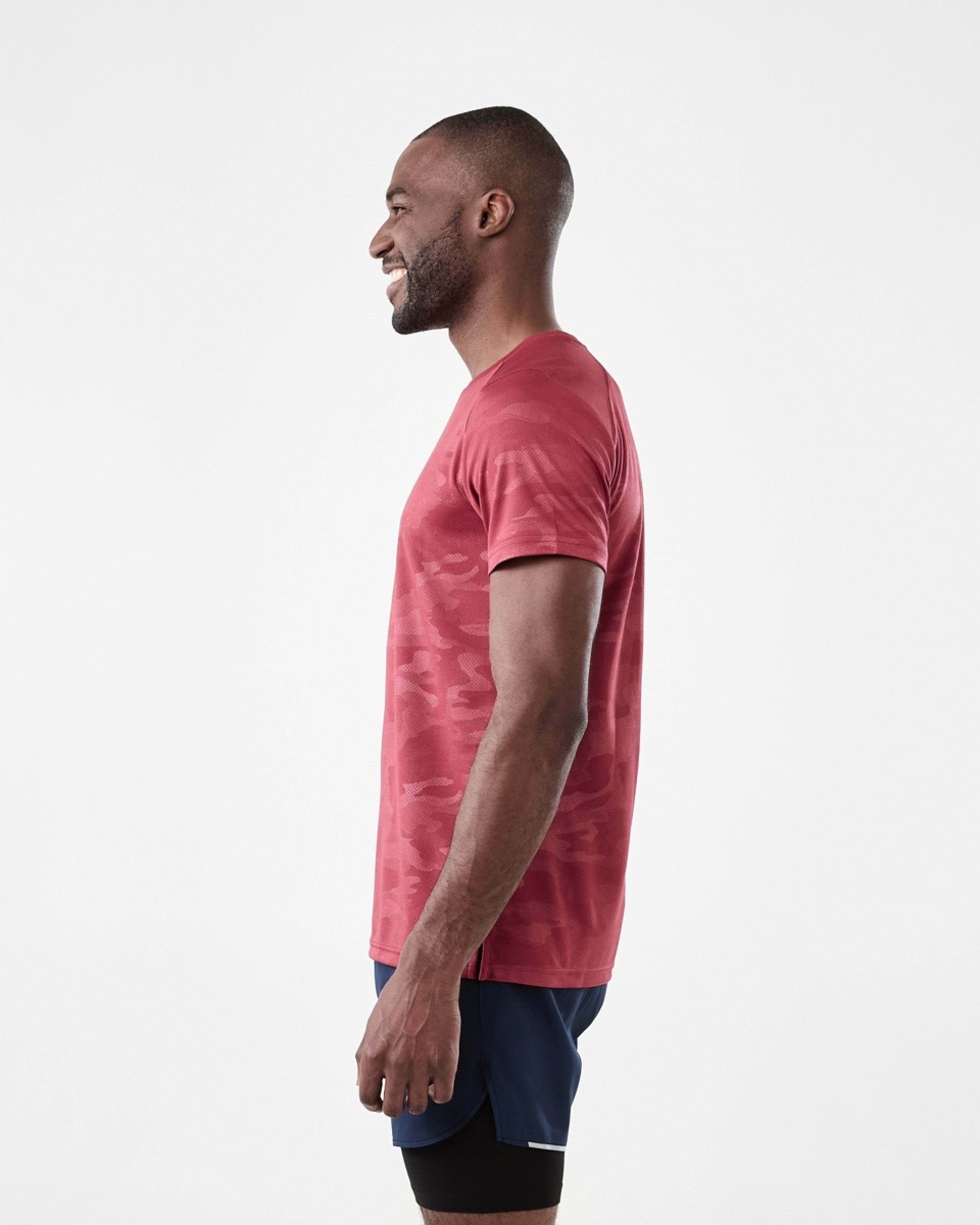 2 Active Mens Printed T-shirt EMBOSSED CAMO SOIL RED, 2 of 6
