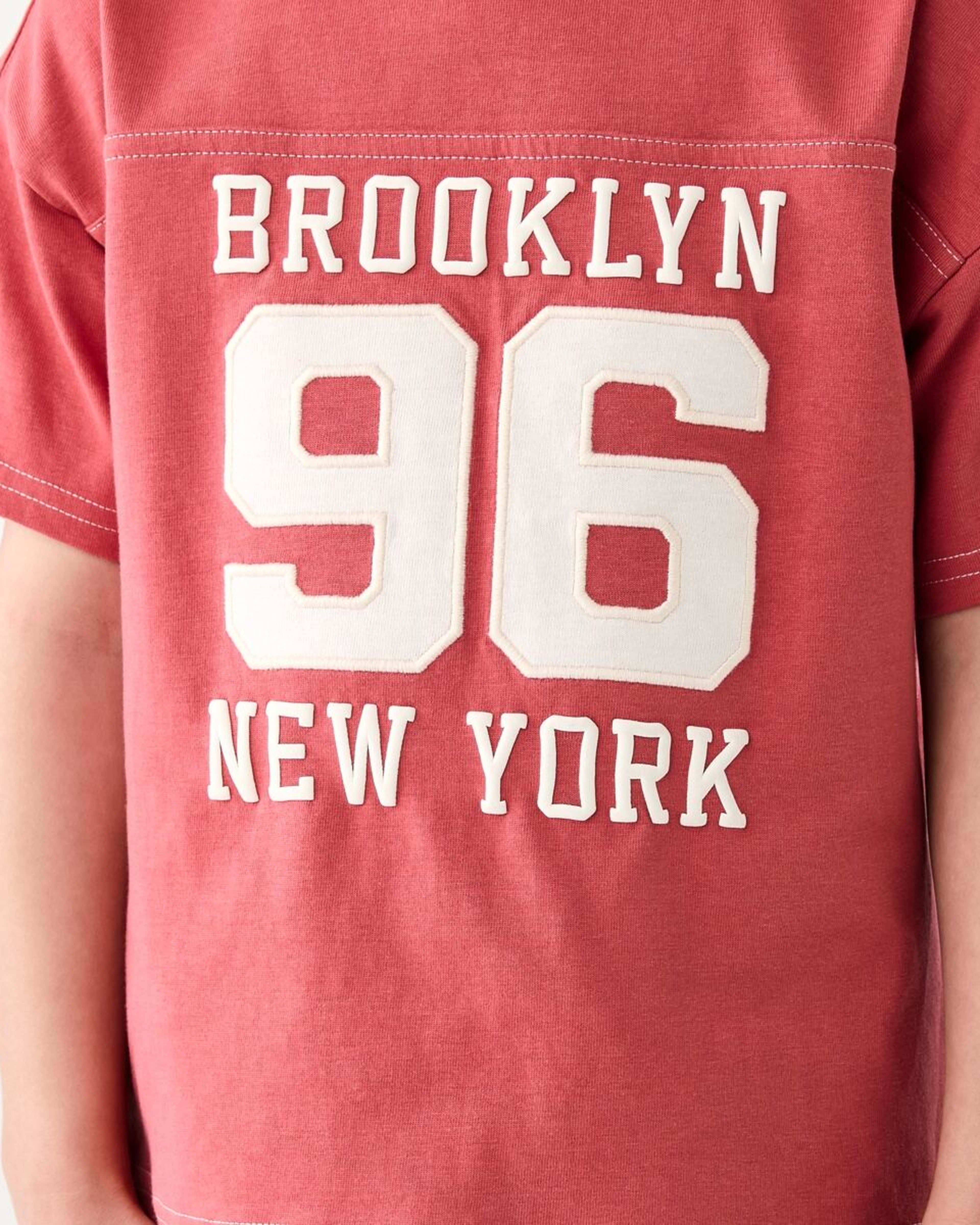 4 Short Sleeve Oversized Print T-shirt VARSITY TOP STITCH WASHED RED, 4 of 6