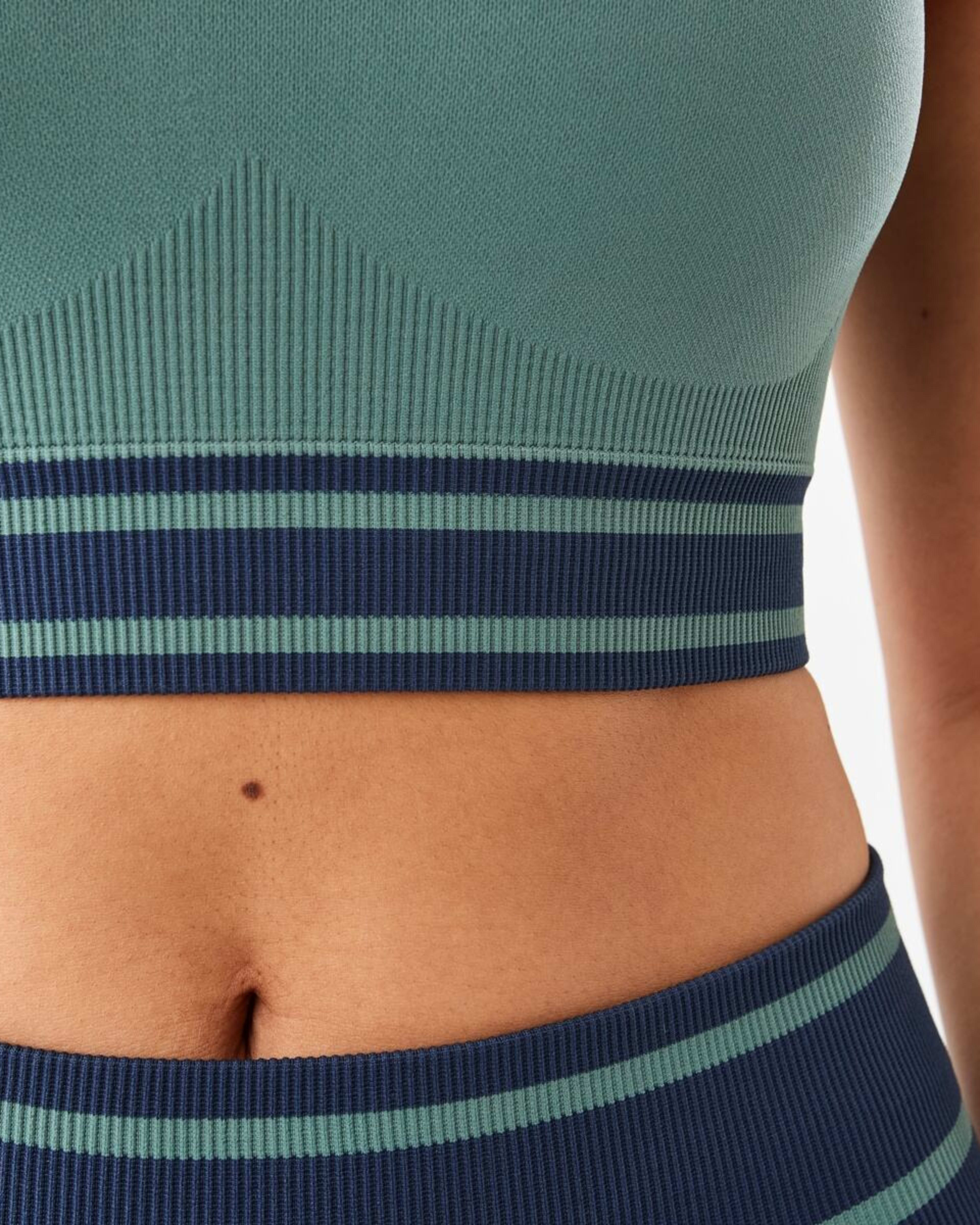7 Active Womens Seamfree Square Tipping Crop Top Green Jet, 7 of 7