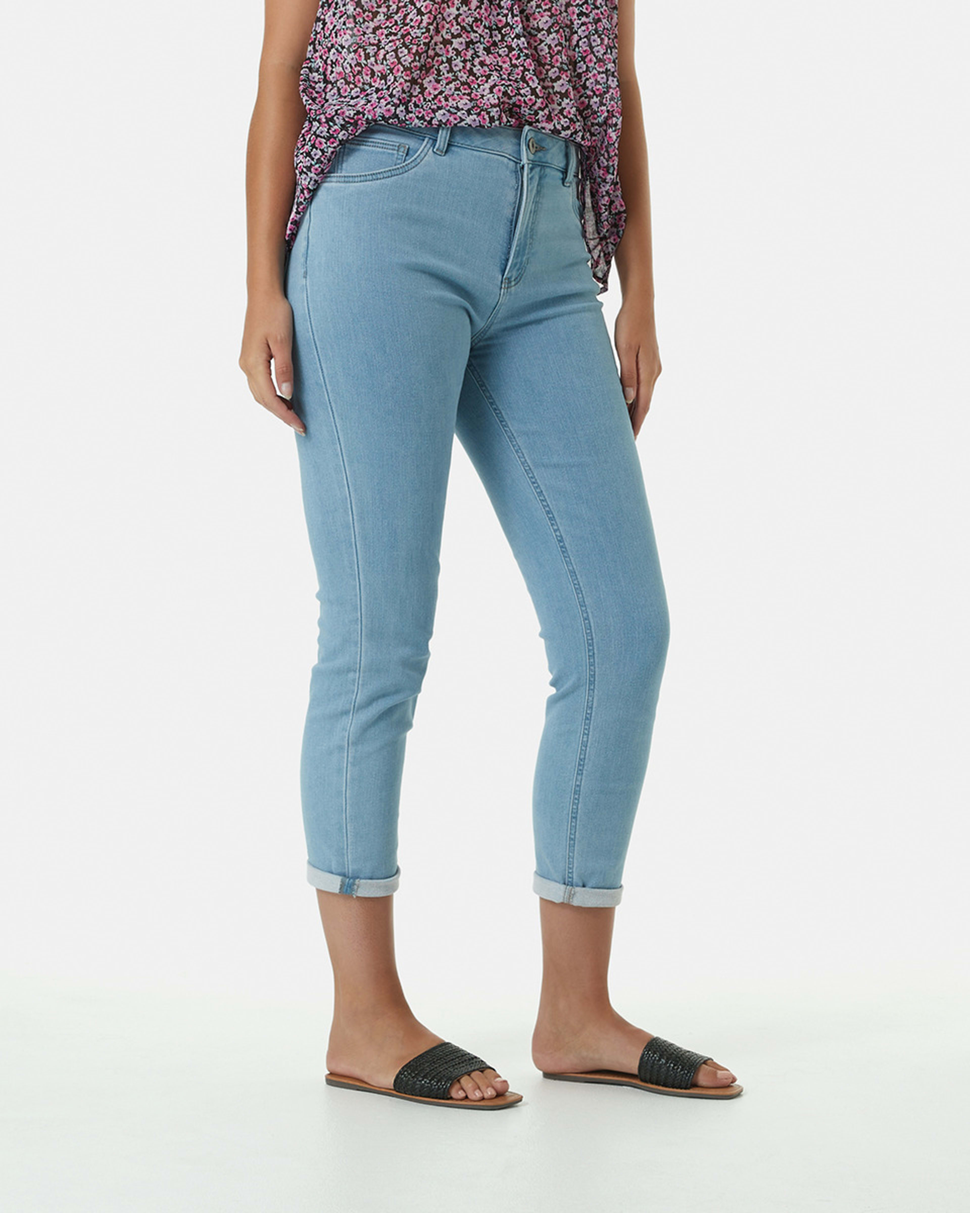 2 Boyfriend Jeans Light Wash, 2 of 5