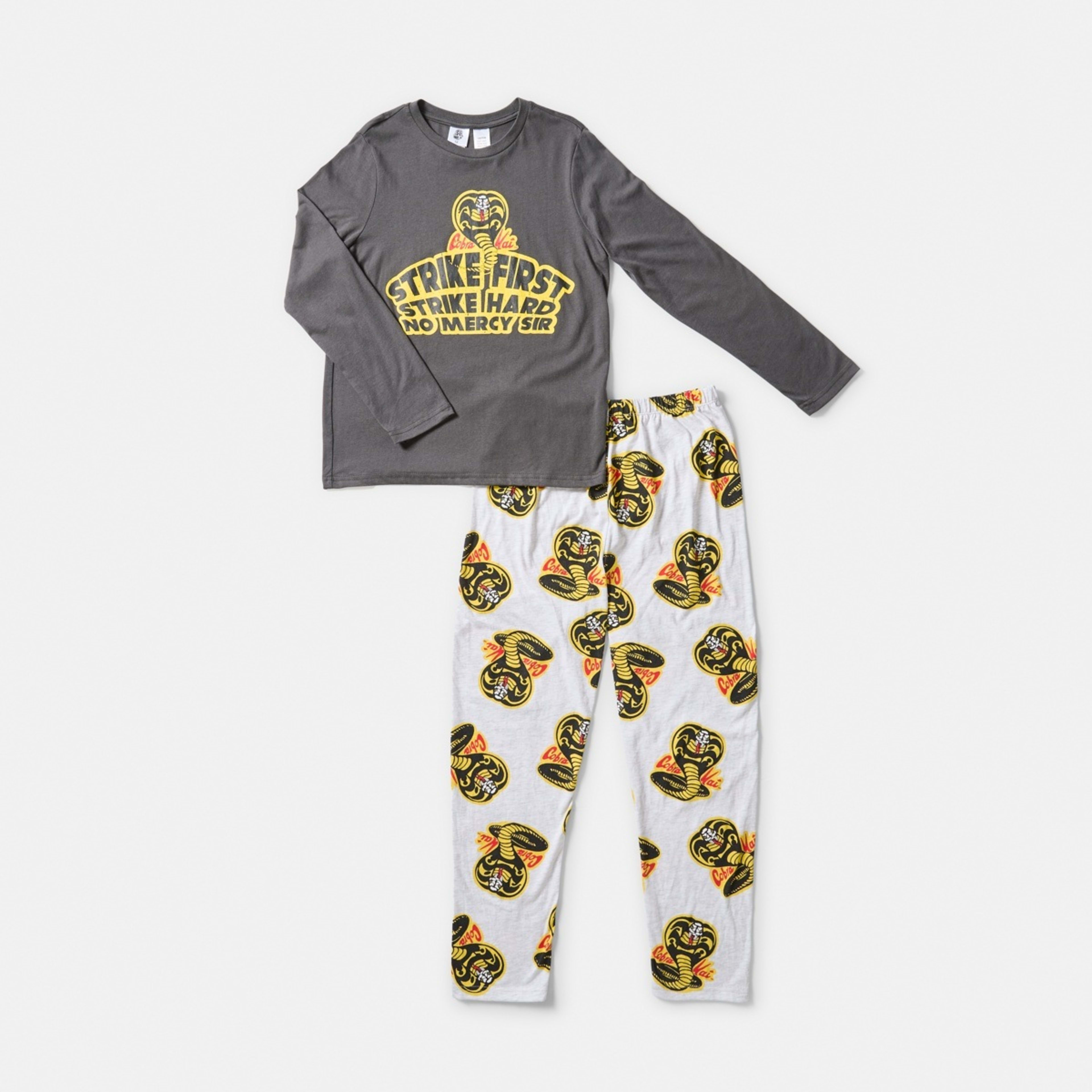6 Cobra Kai License Pyjama Set Cobra Kai, 6 of 9