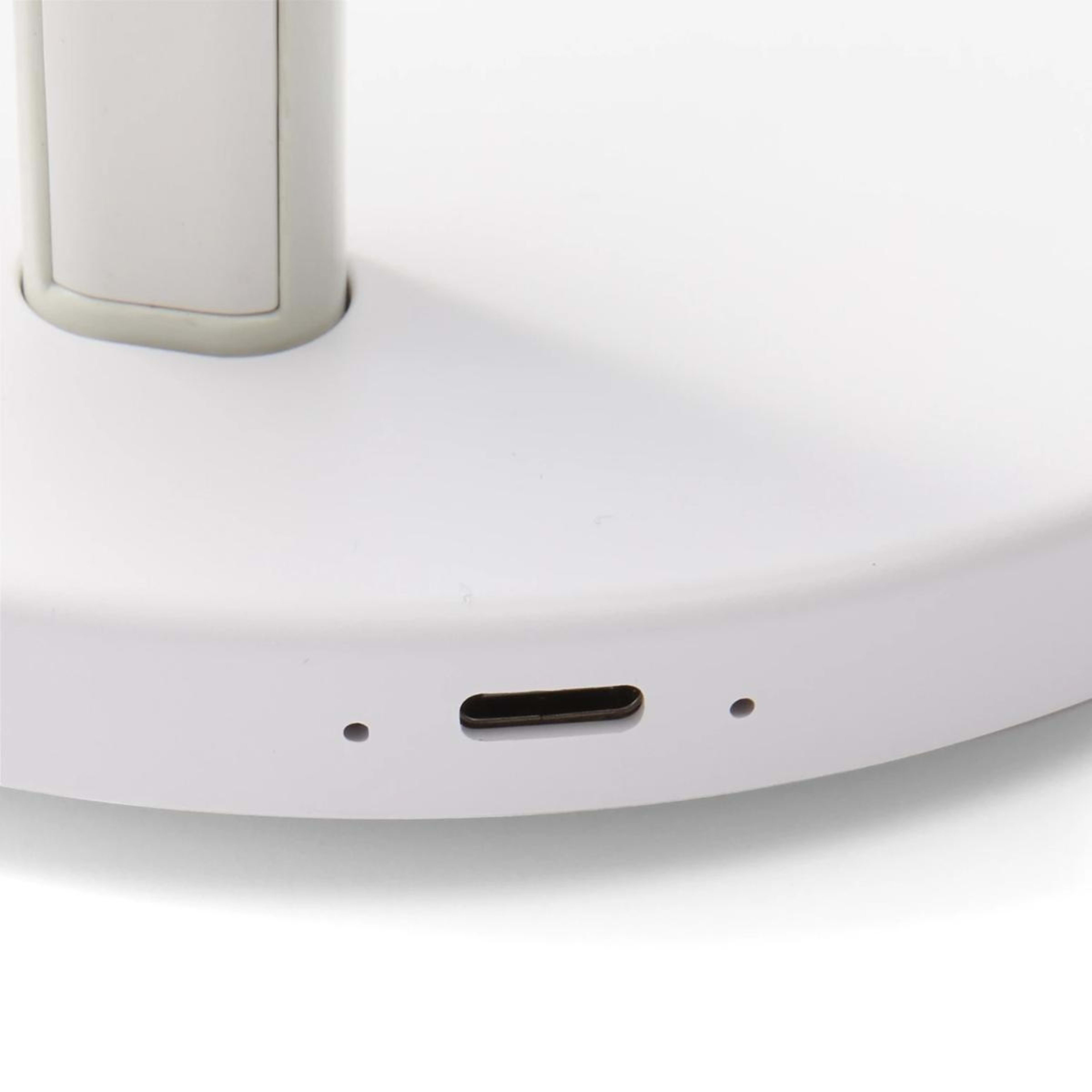 7 Qi2 3-in-1 Desktop Wireless Charger - White, 7 of 10