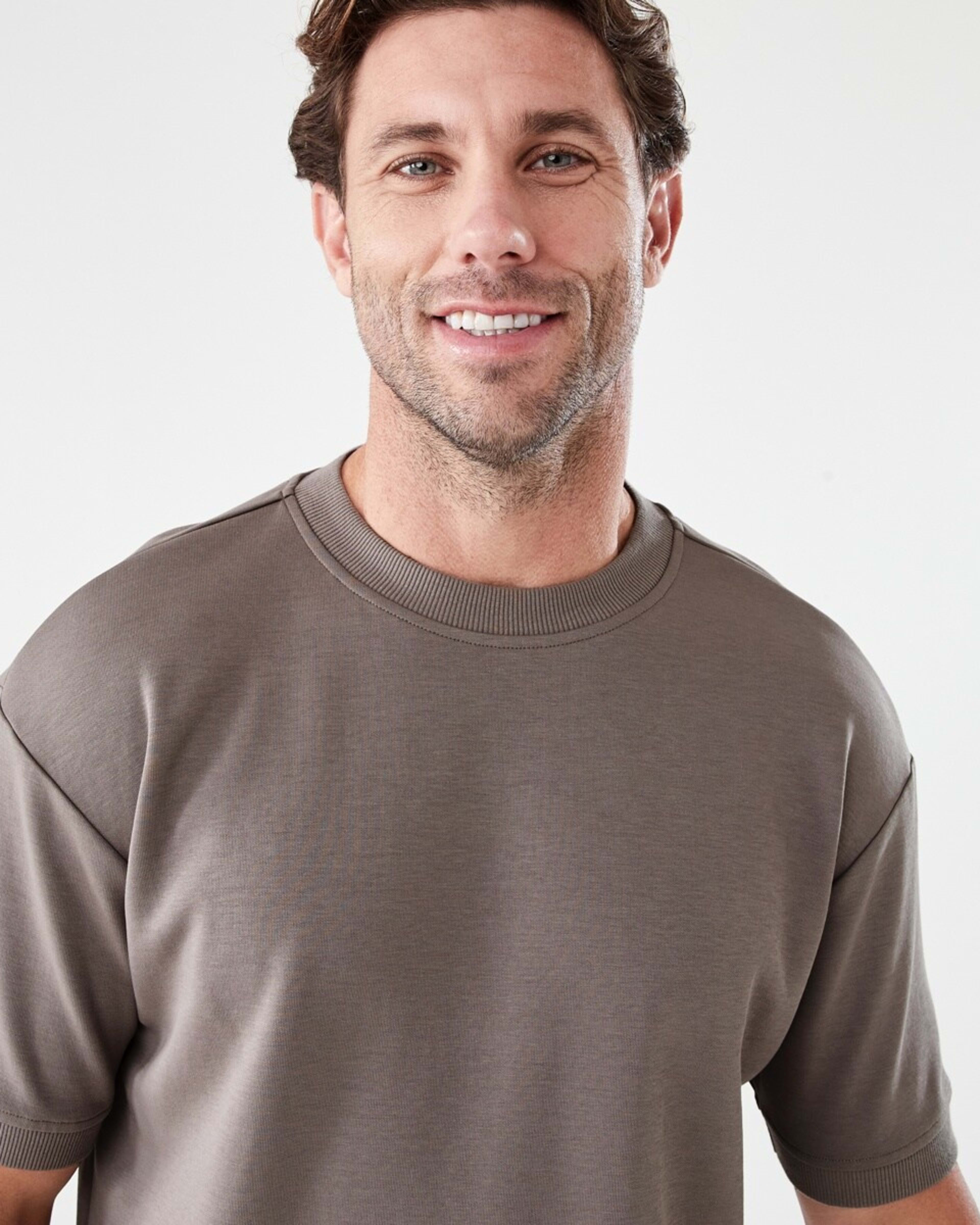4 Oversized Interlock T-shirt DRIFT BROWN, 4 of 6
