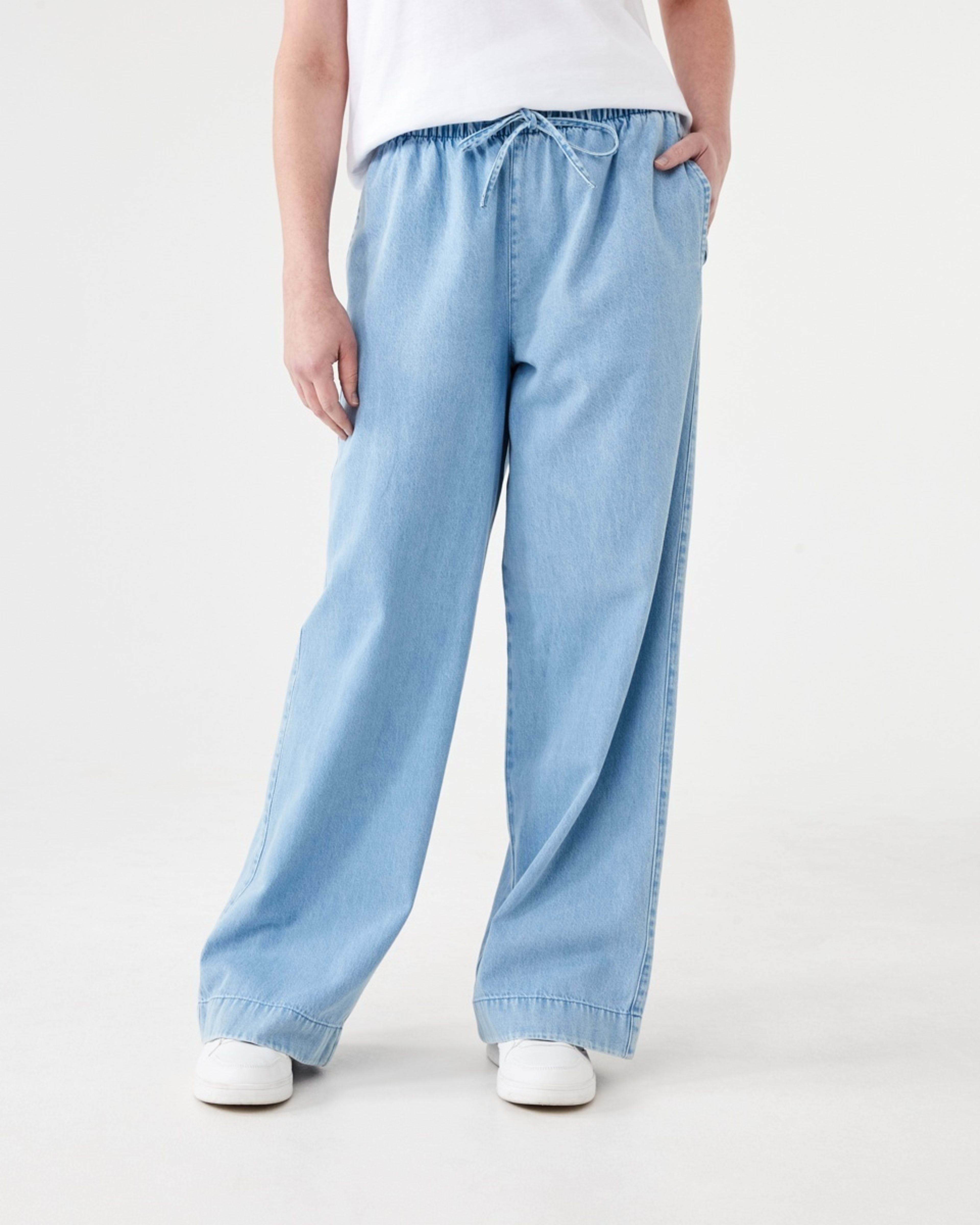 1 Comfort Wide Leg Jeans LIGHT DENIM WASH, 1 of 5