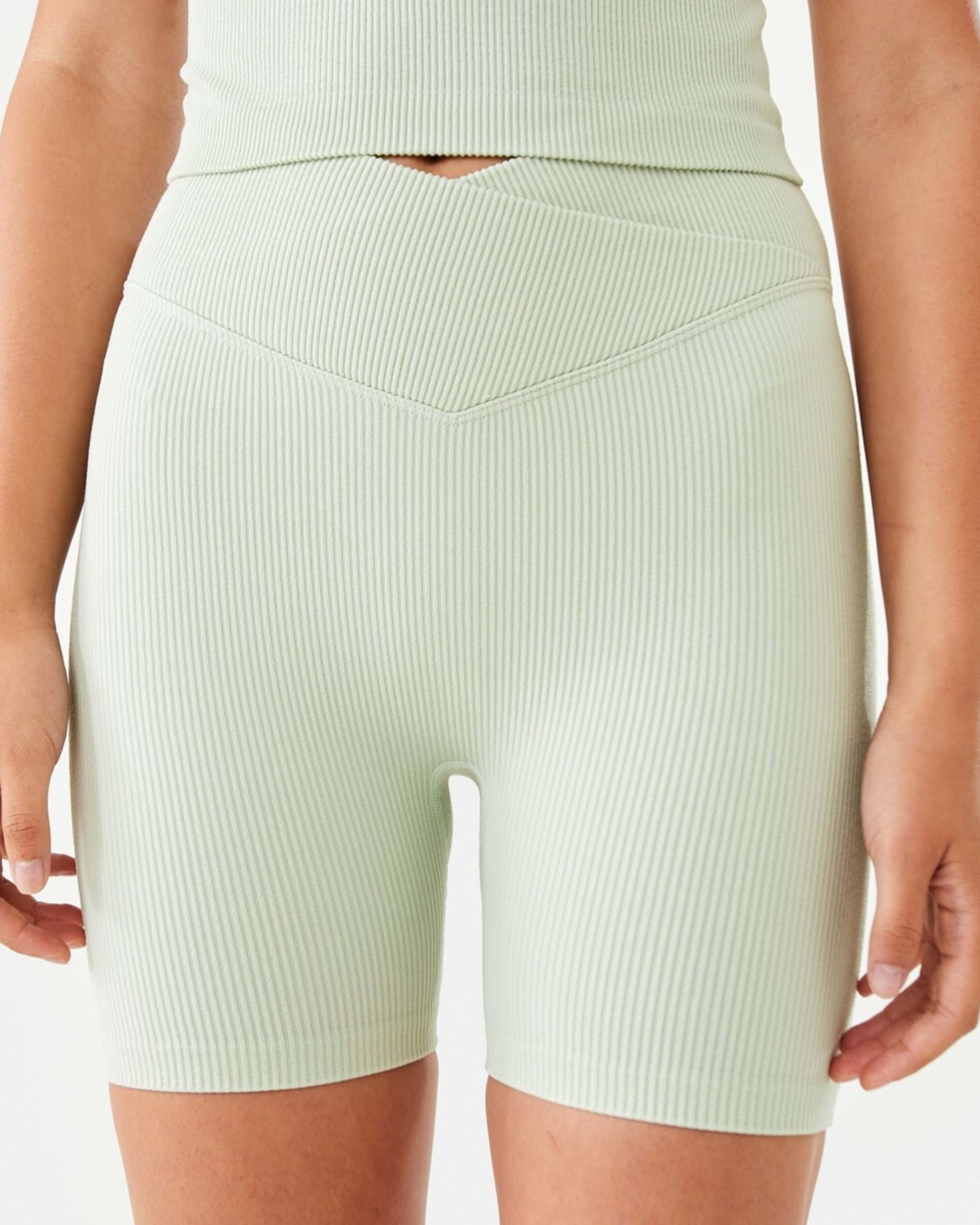 1 Active Womens Seamfree V-Shape Waist Shorts Pistachio