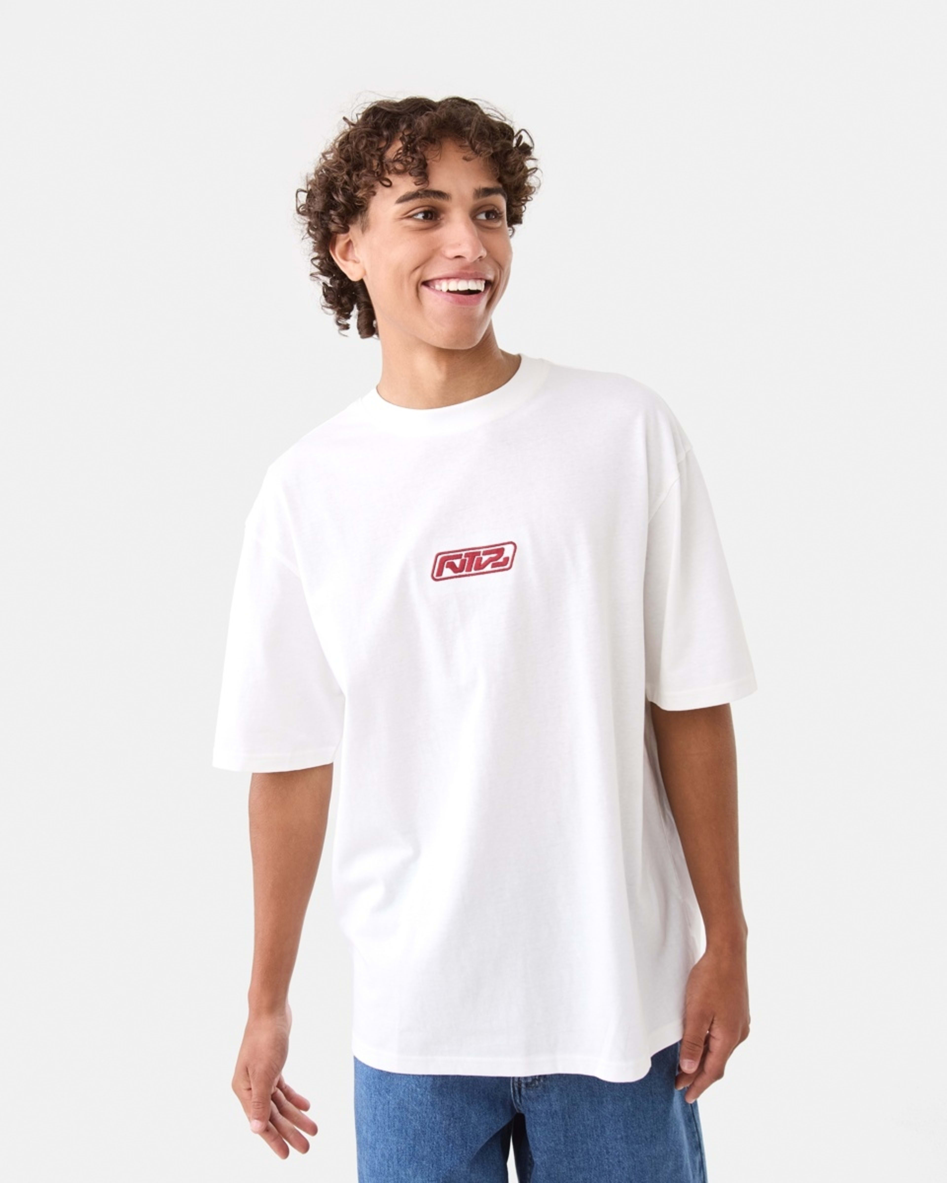 1 Oversized Graphic T-shirt SNOW WHITE, 1 of 7