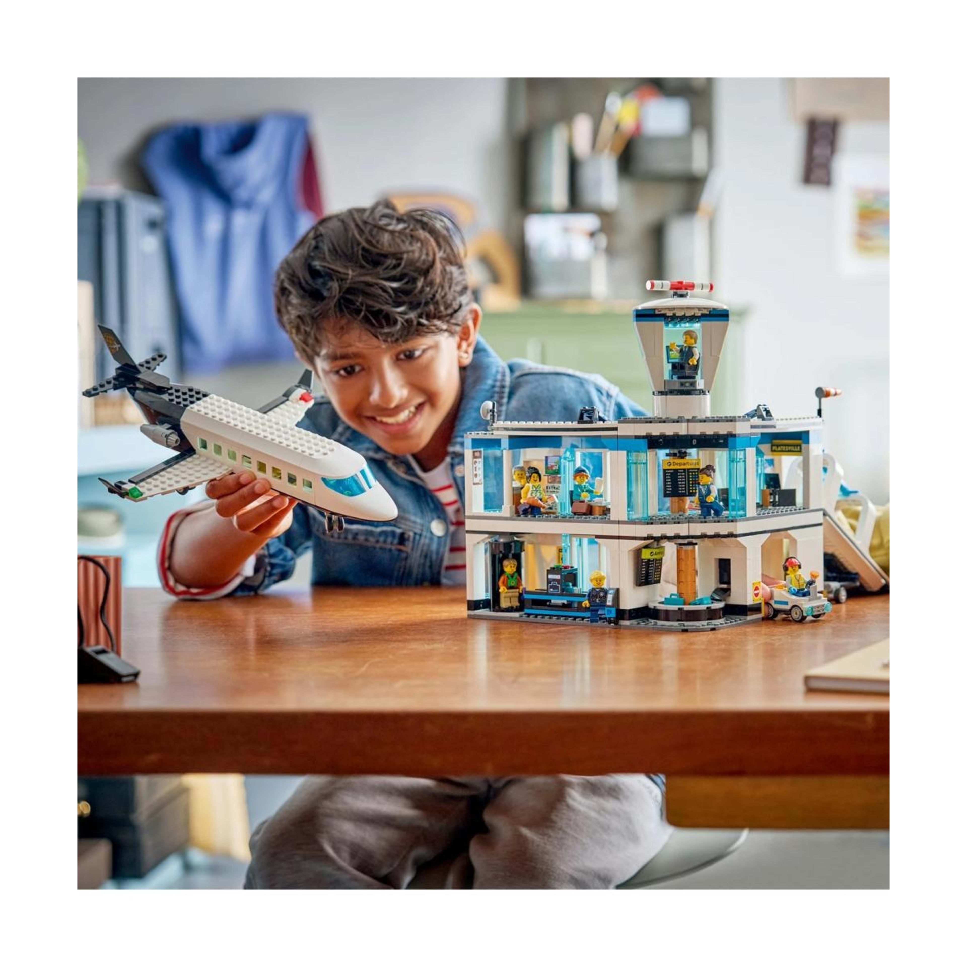 8 LEGO City Airport with Airplane 60502, 8 of 10