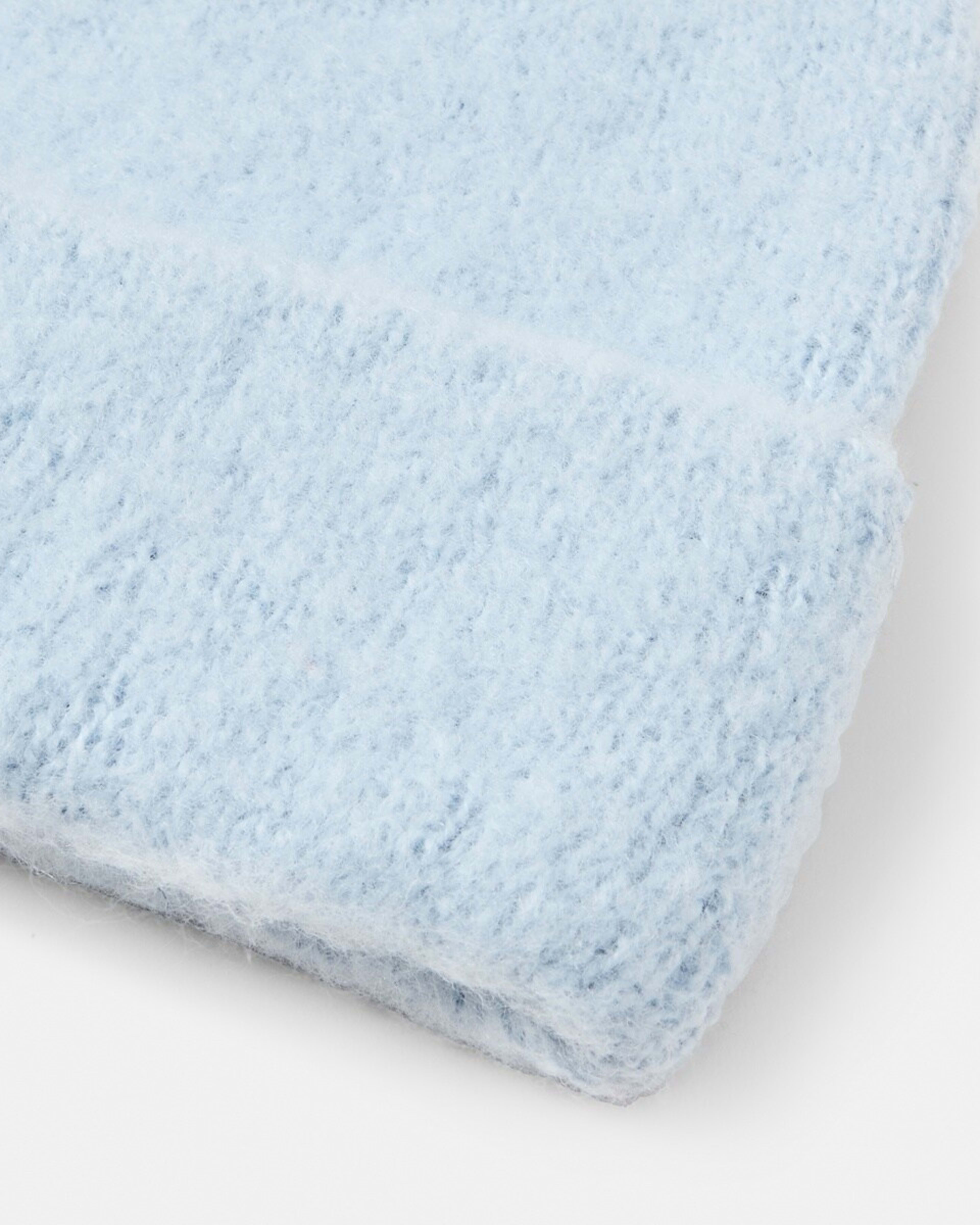 3 Fluffy Beanie Blu Skyway, 3 of 4
