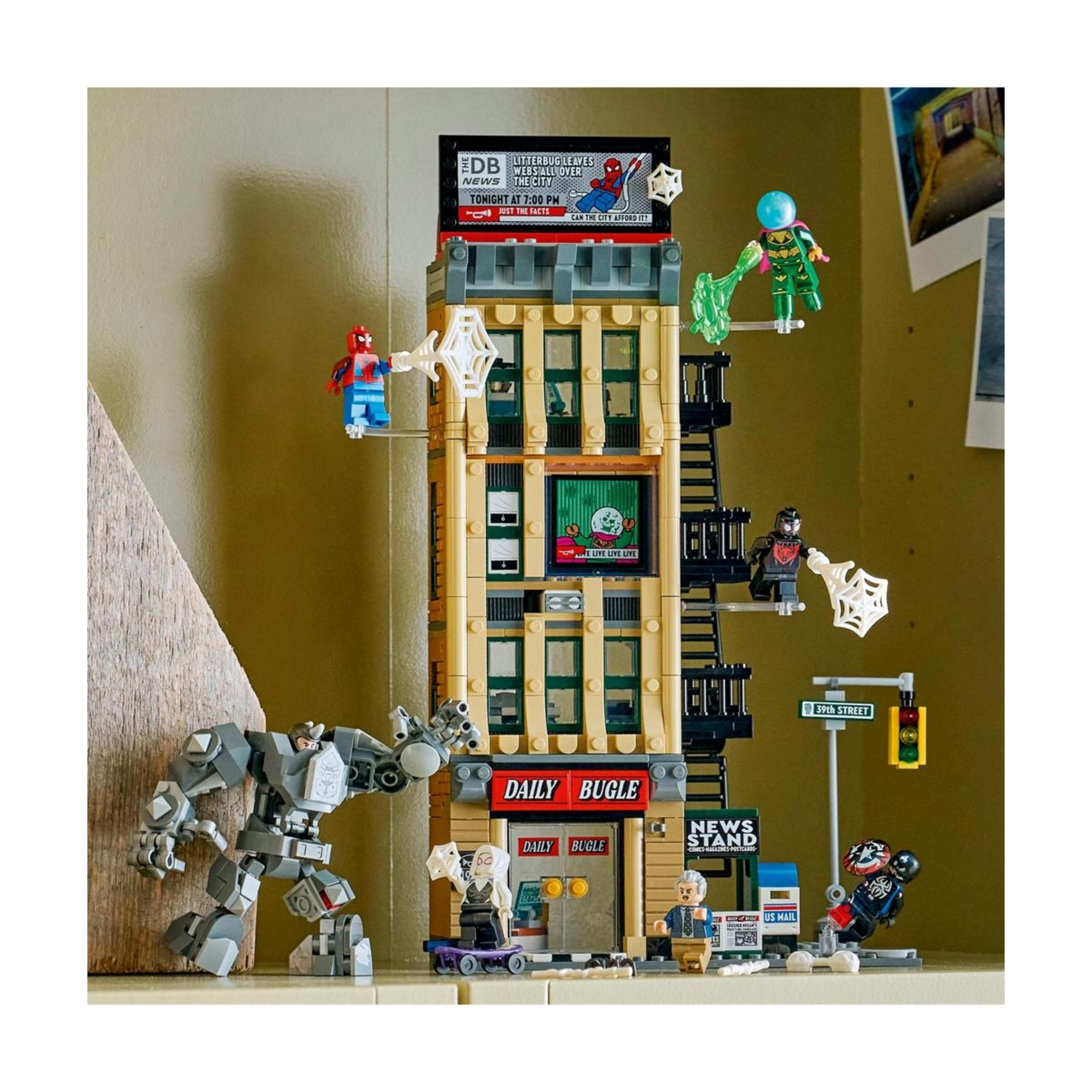 9 LEGO Super Heroes Spider-Man vs. Mysterio: The Daily Bugle 76342, 9 of 10