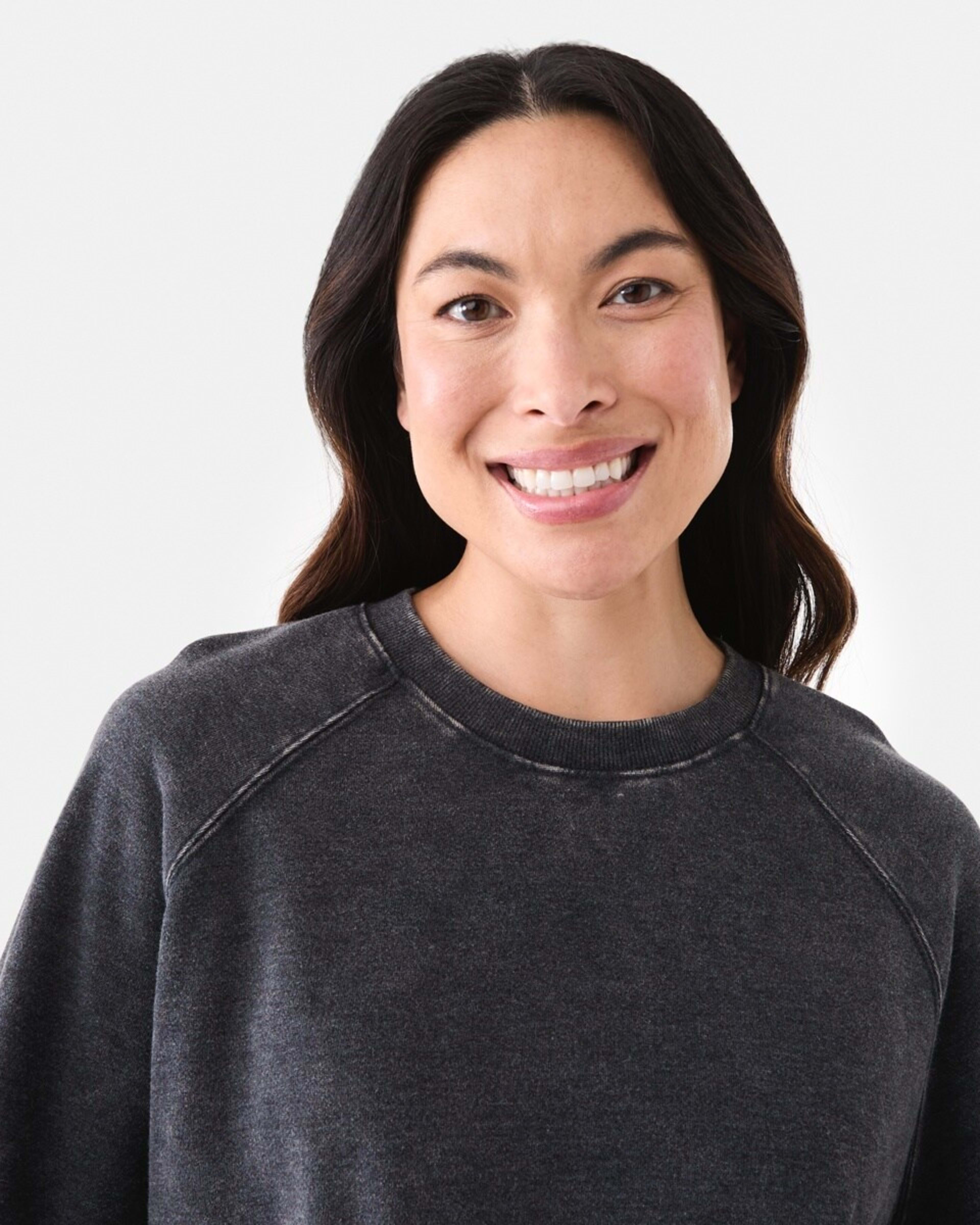 4 Long Sleeve Washed Sweatshirt Black, 4 of 5