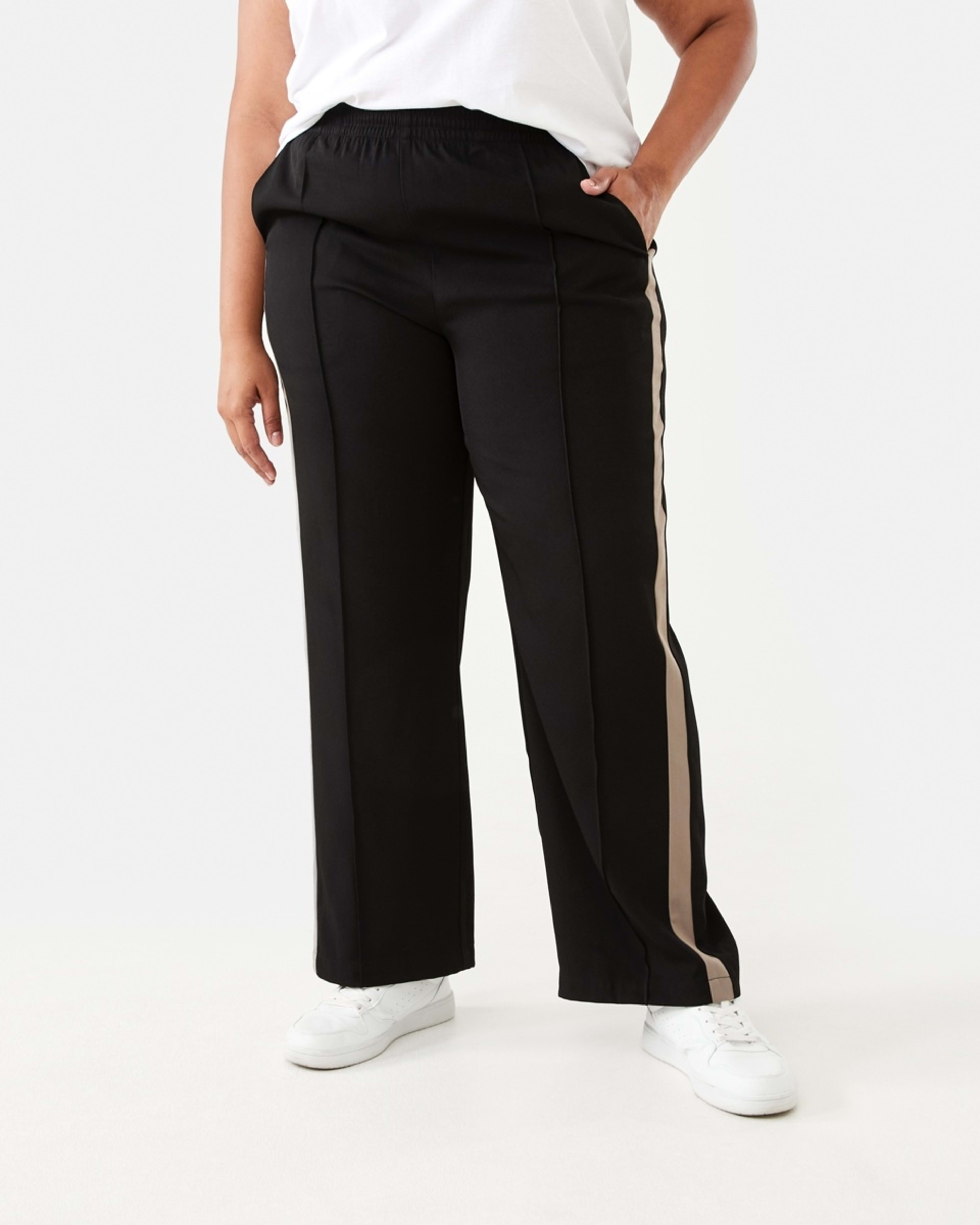 1 Curve Side Stripe Pants Black, 1 of 6