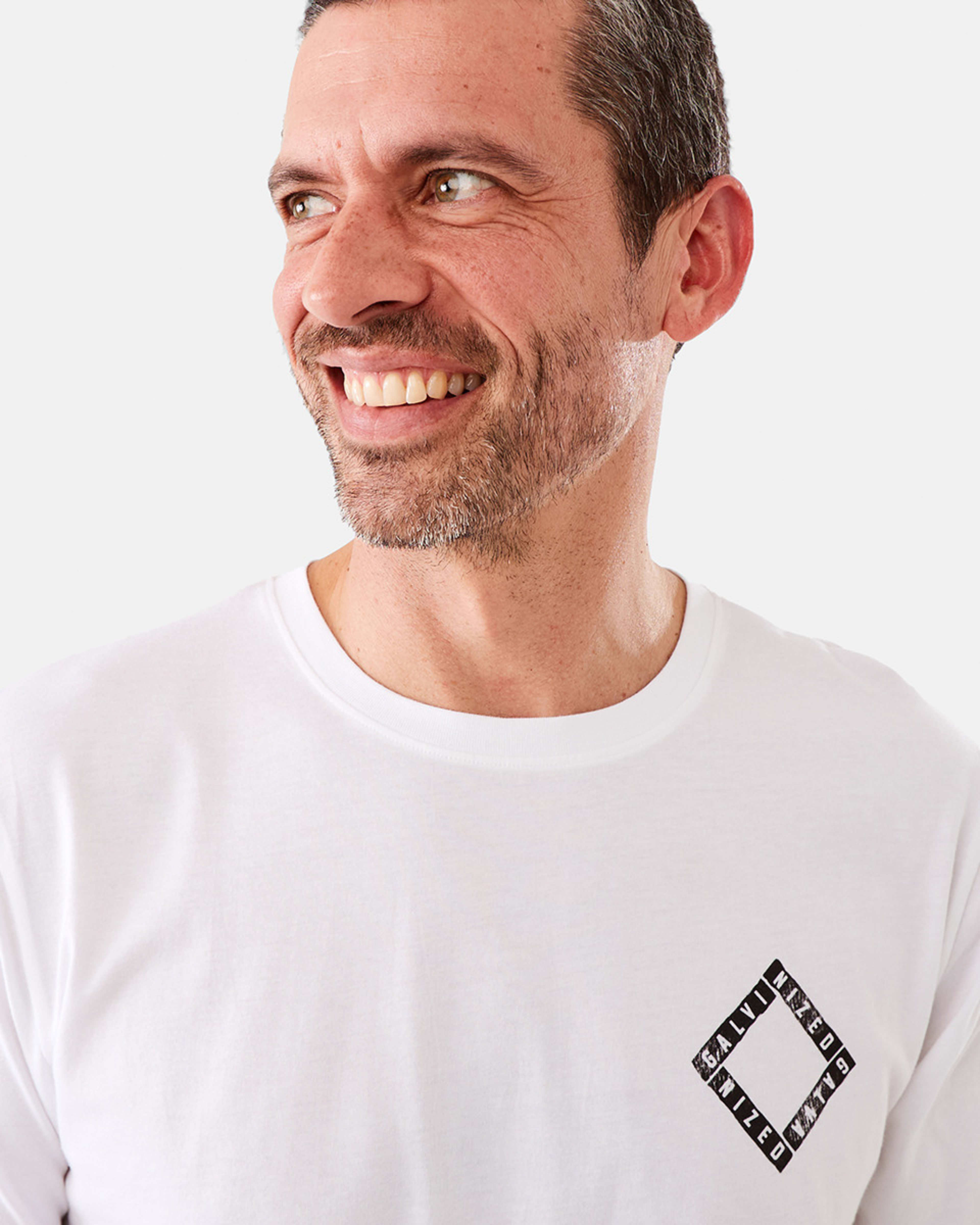 4 Curved Hem Graphic T-shirt White, 4 of 6