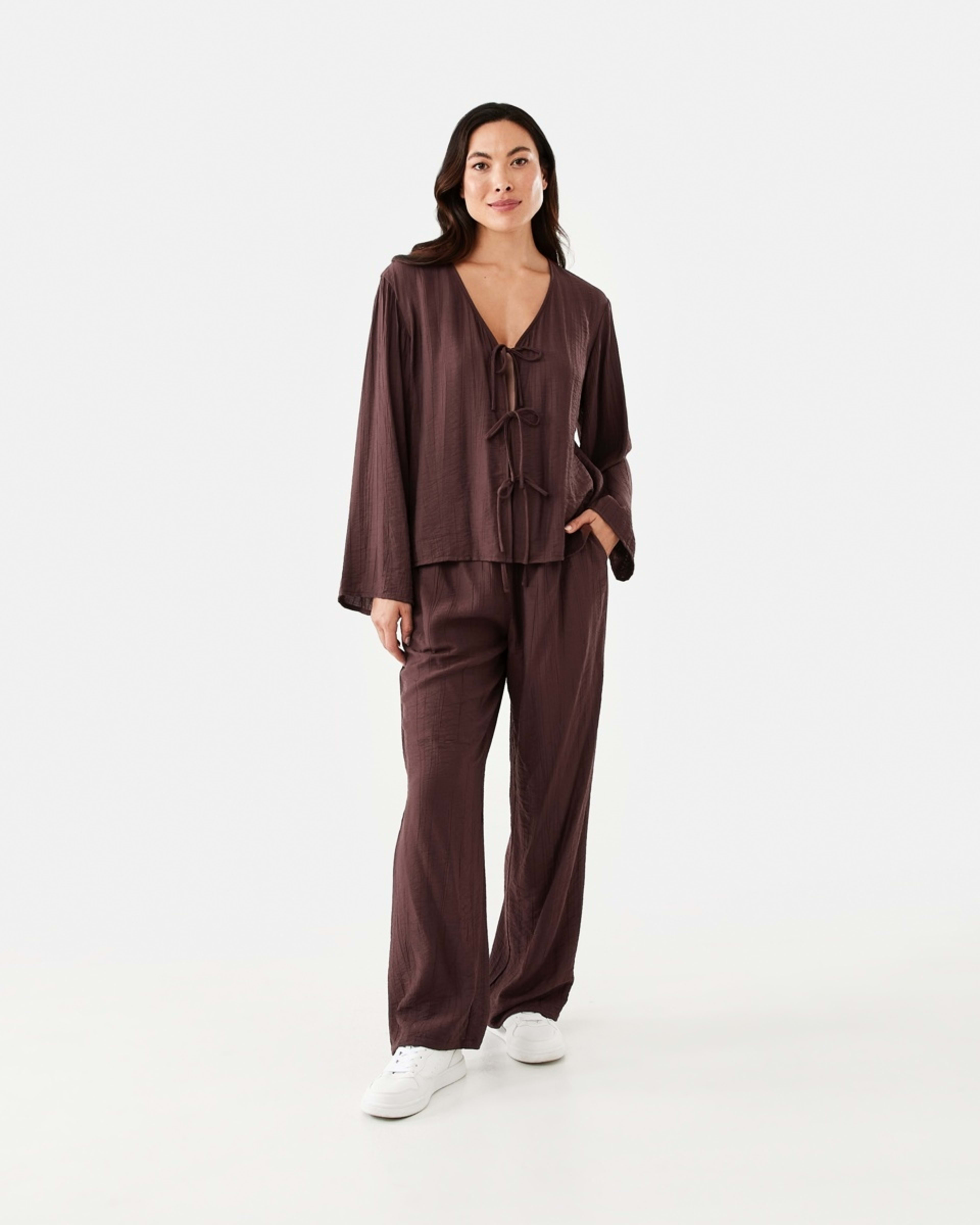 6 Long Sleeve Textured Tie Front Top Chocolate, 6 of 6