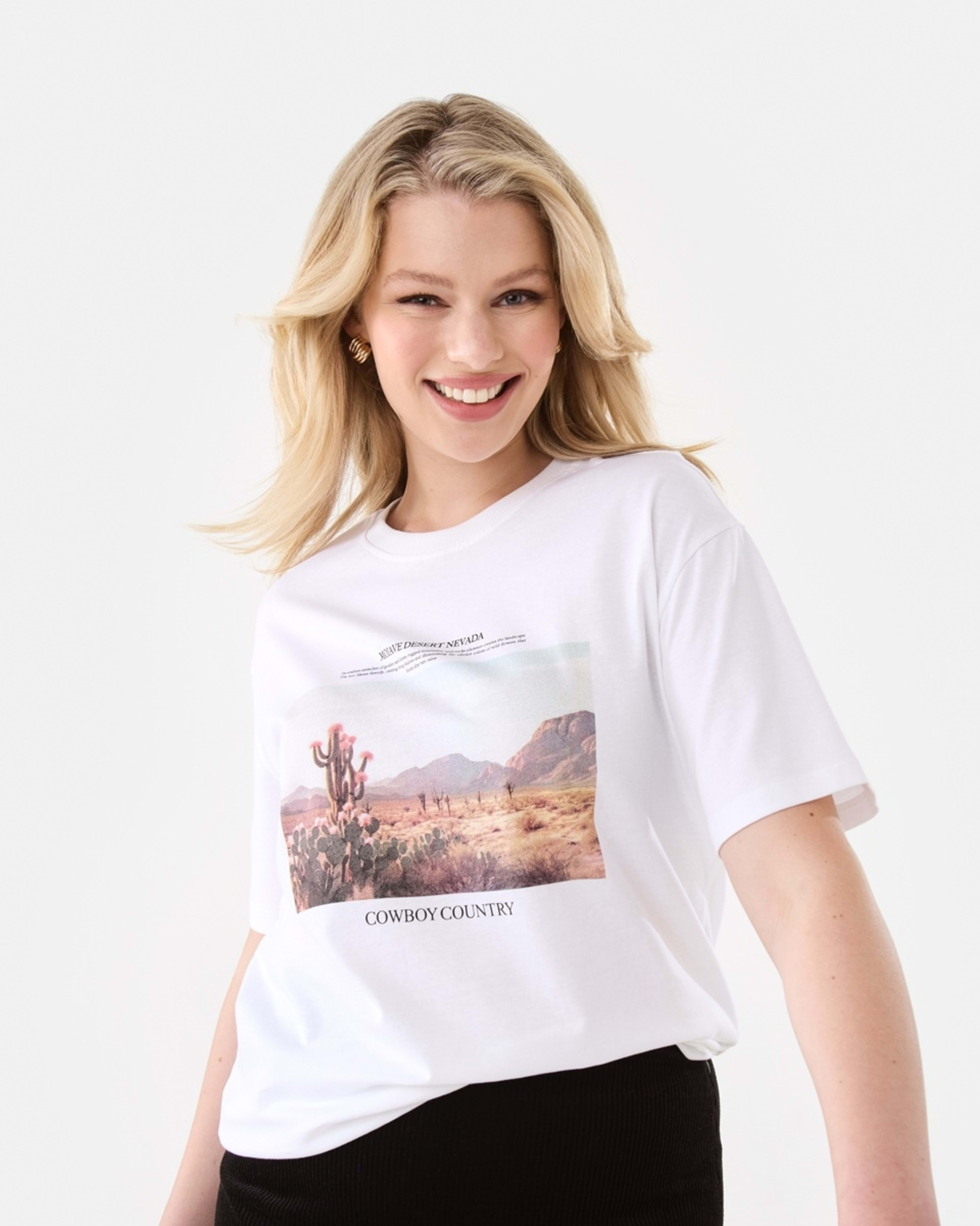 1 Short Sleeve Oversized Boyfriend T-shirt Desert, 1 of 7