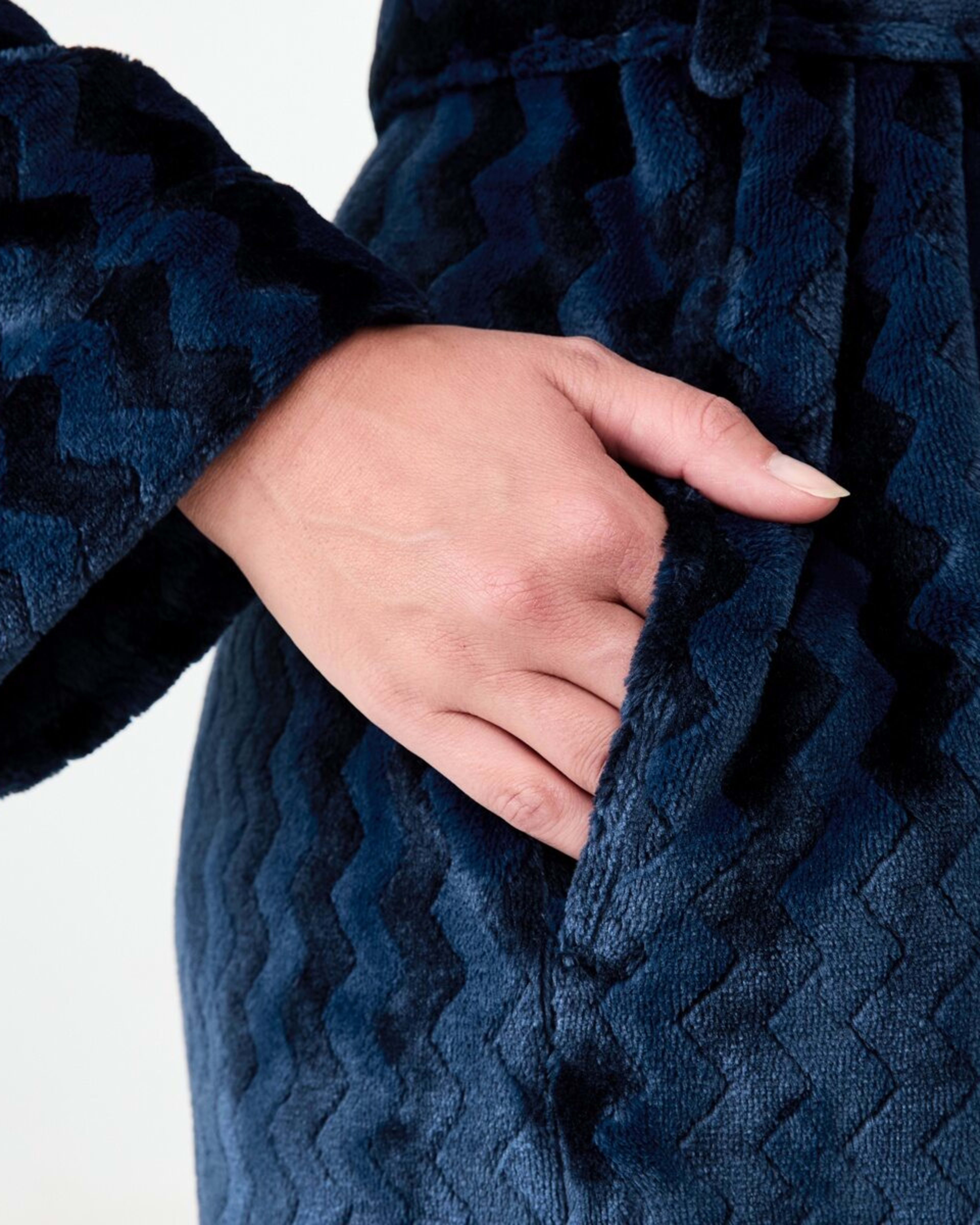 7 Textured Hood Gown Midnight, 7 of 7