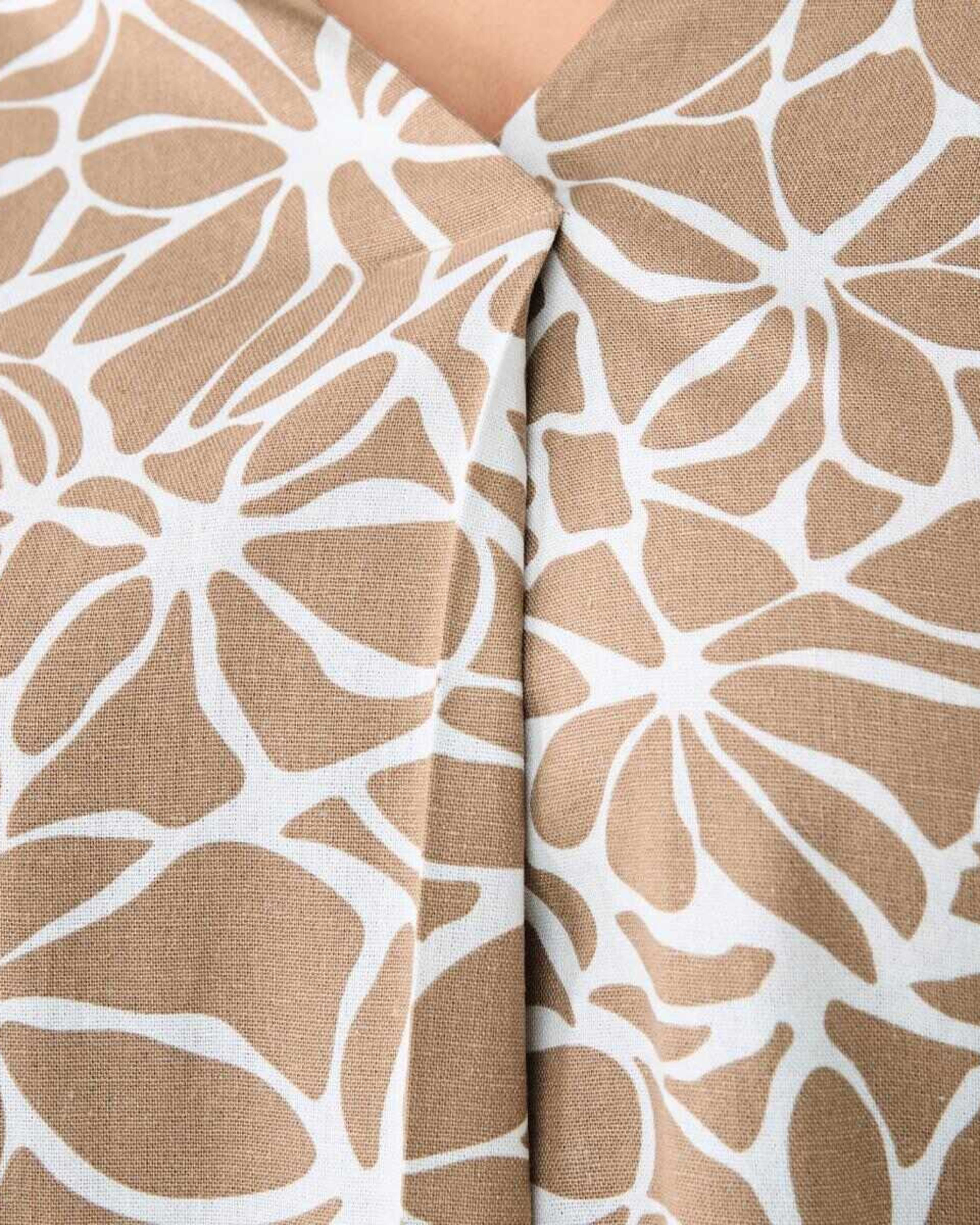 5 Curve Short Sleeve Woven Top BROKEN FLORAL DUNE BEIGE, 5 of 5