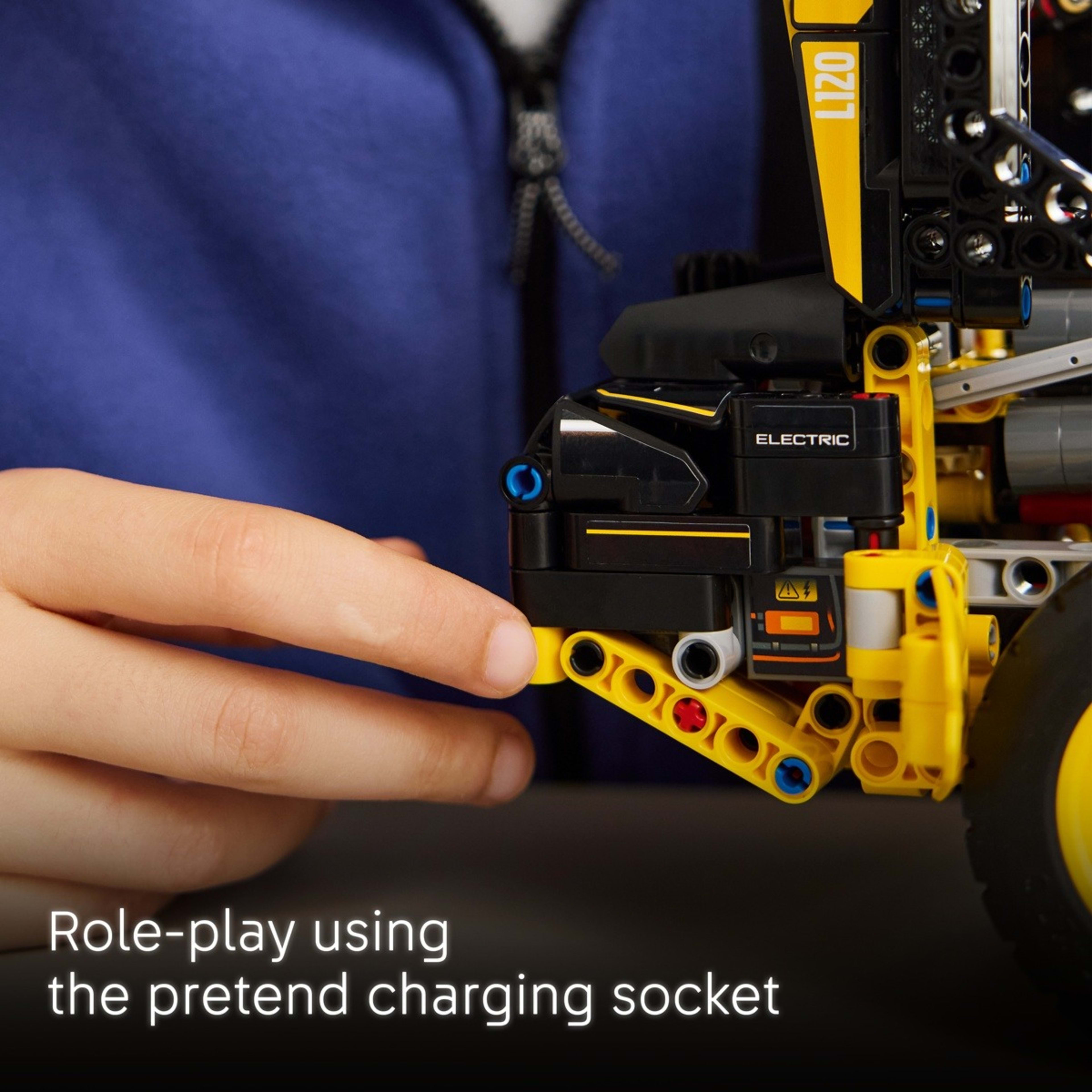 8 LEGO Technic Volvo L120 Electric Wheel Loader 42209, 8 of 10