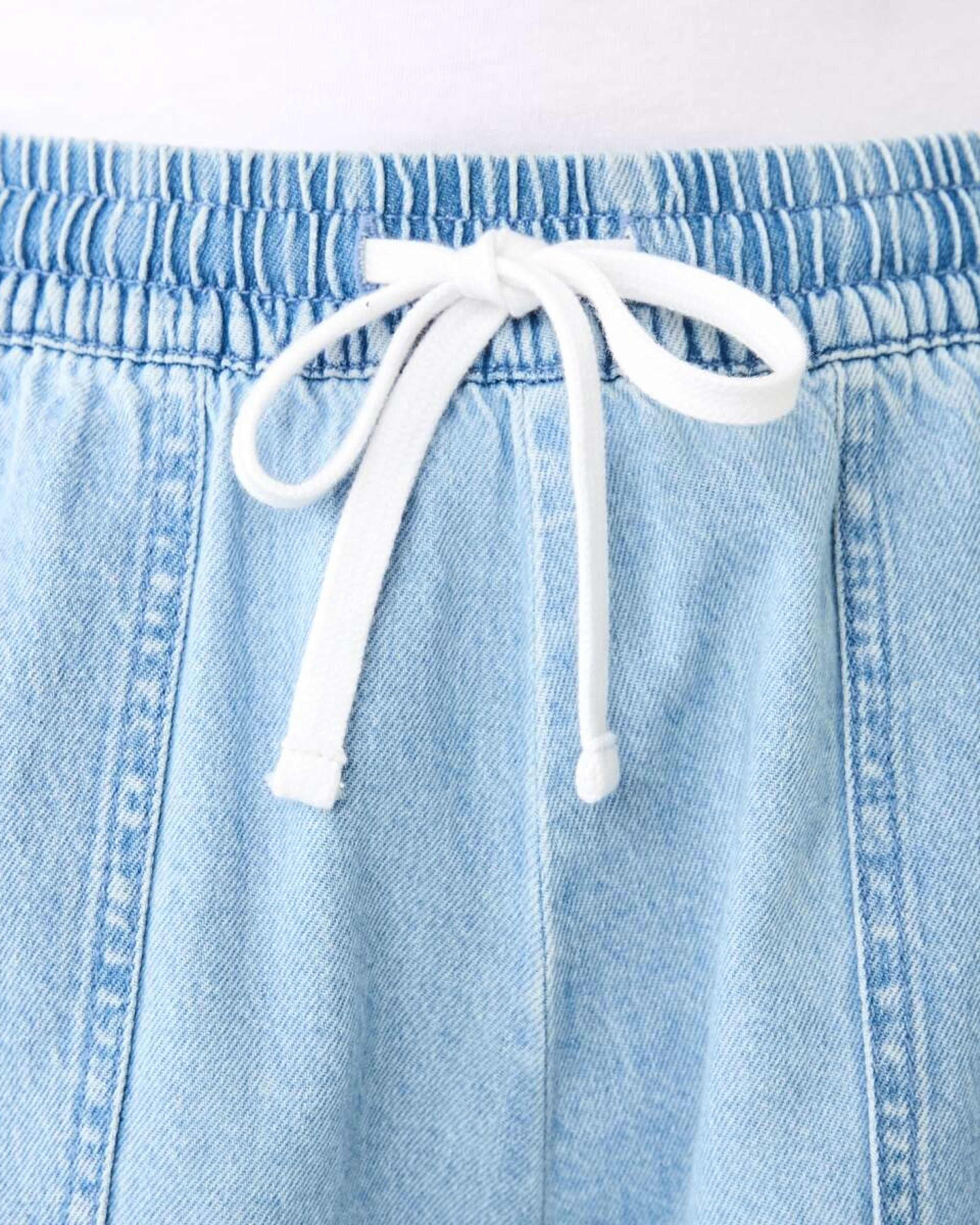 5 Patch Pocket Denim Shorts LIGHT DENIM WASH, 5 of 8