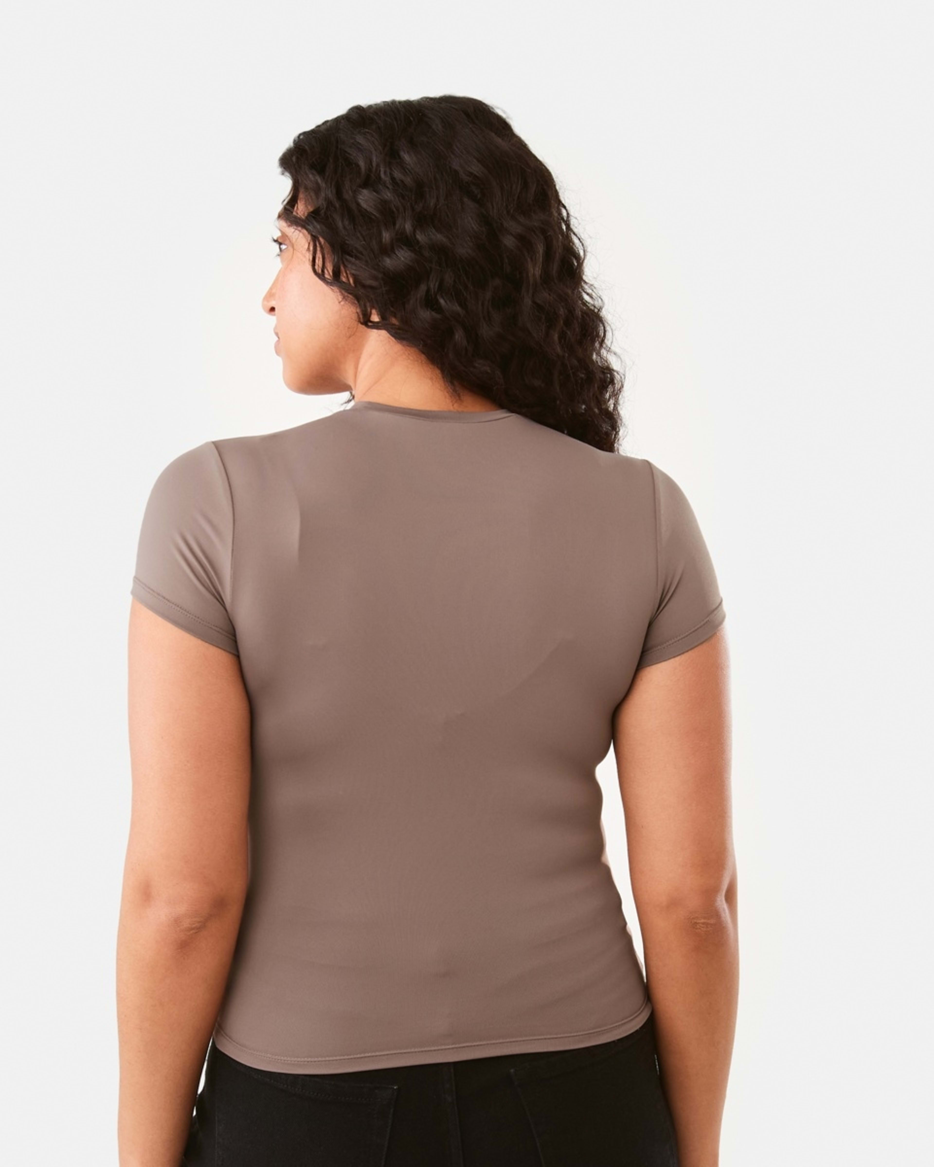 4 Short Sleeve Luxe T-shirt Taupe Brn, 4 of 7