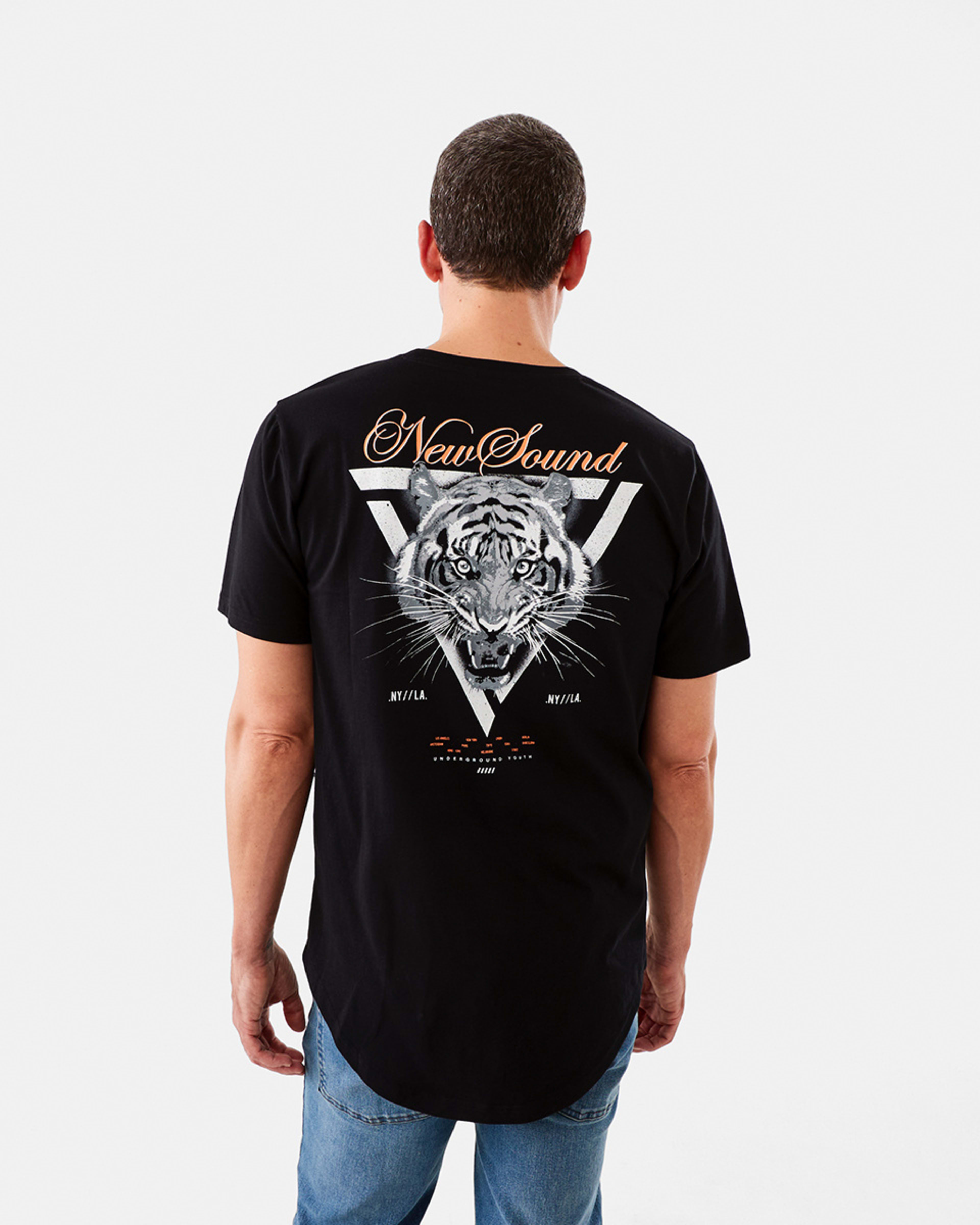 3 Curved Hem Graphic T-shirt Black, 3 of 6