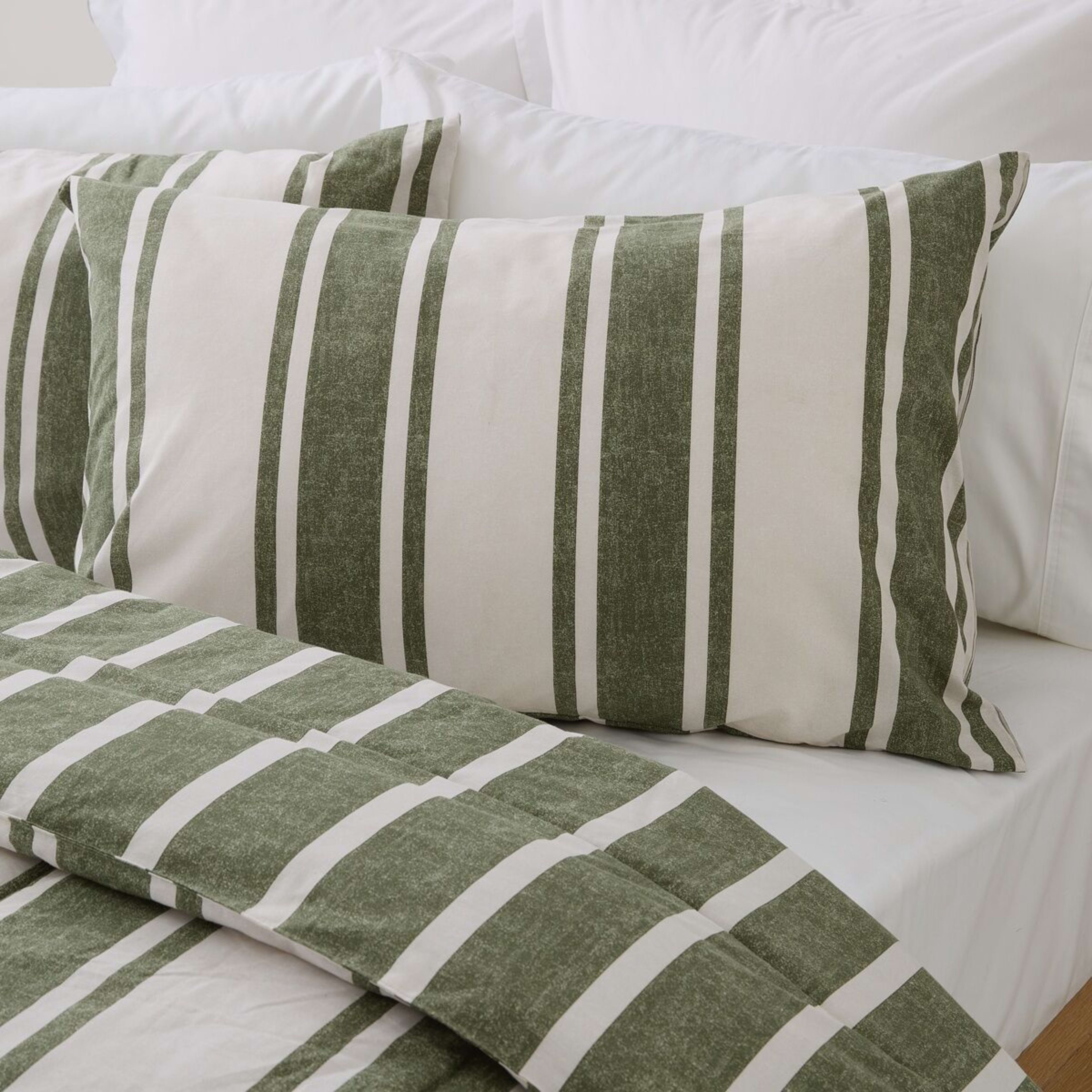 3 Eden Reversible Comforter Set - Queen Bed, Green, 3 of 7
