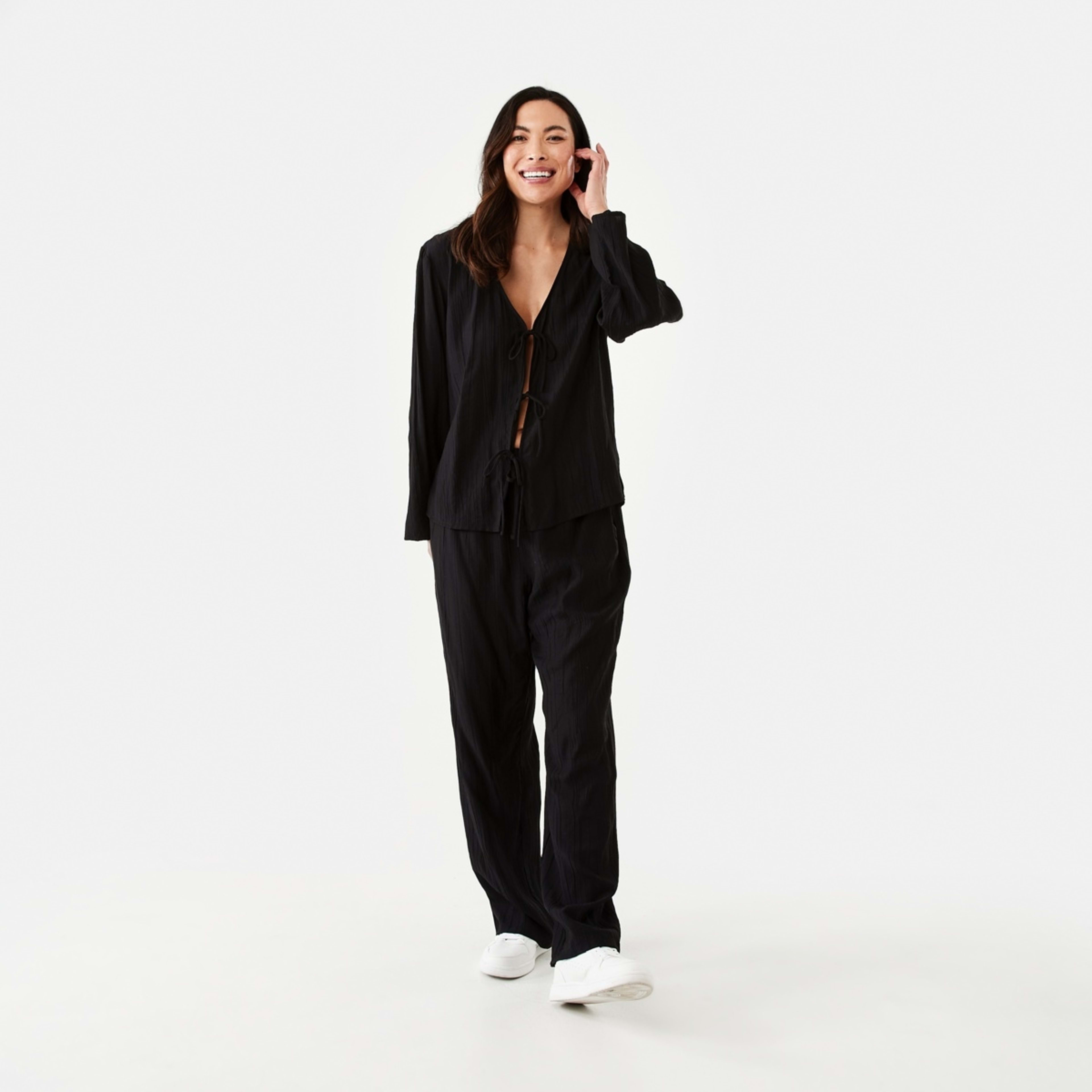 6 Long Sleeve Textured Tie Front Top Black, 6 of 6