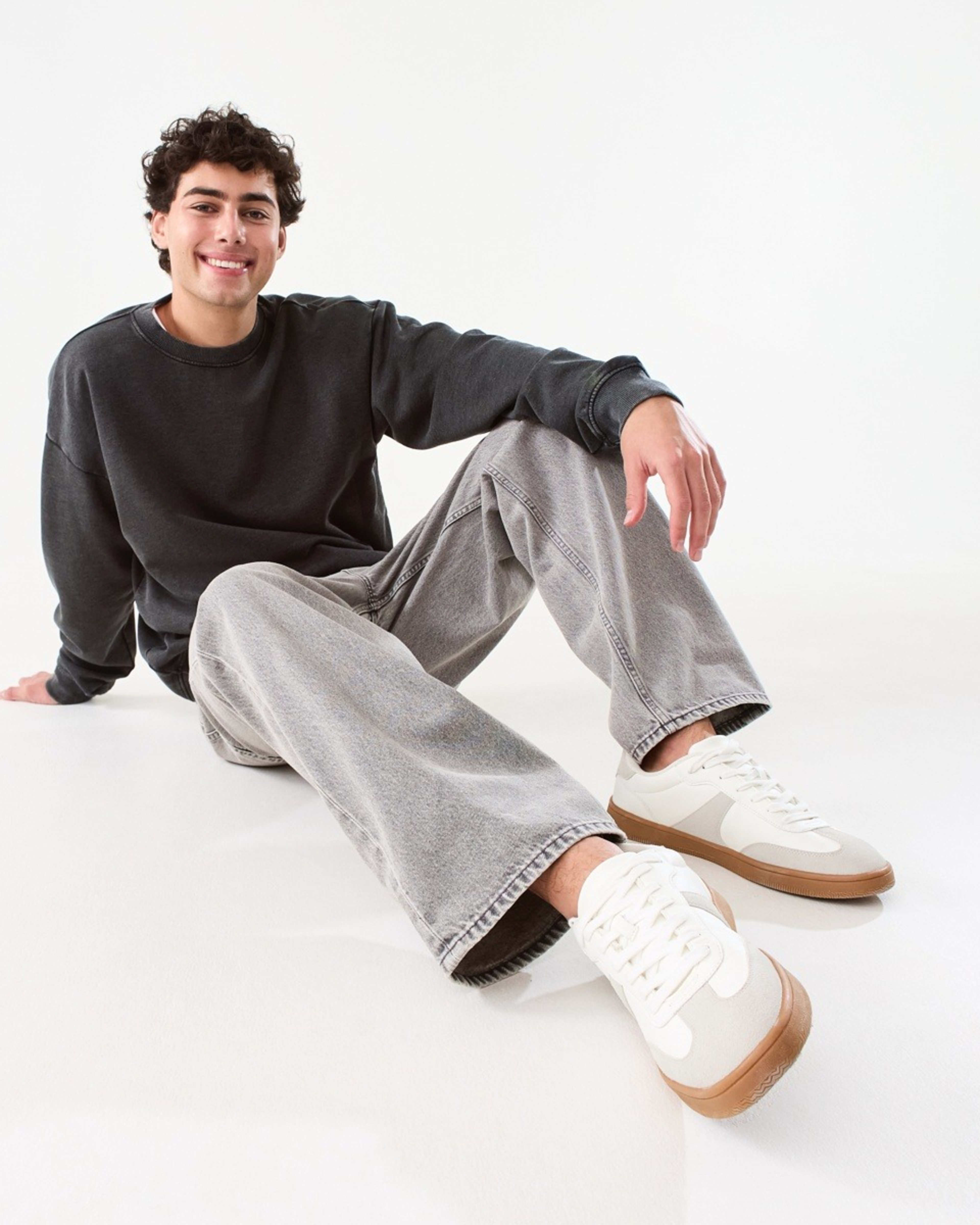 8 Oversized Crew Neck Sweatshirt Black, 8 of 10