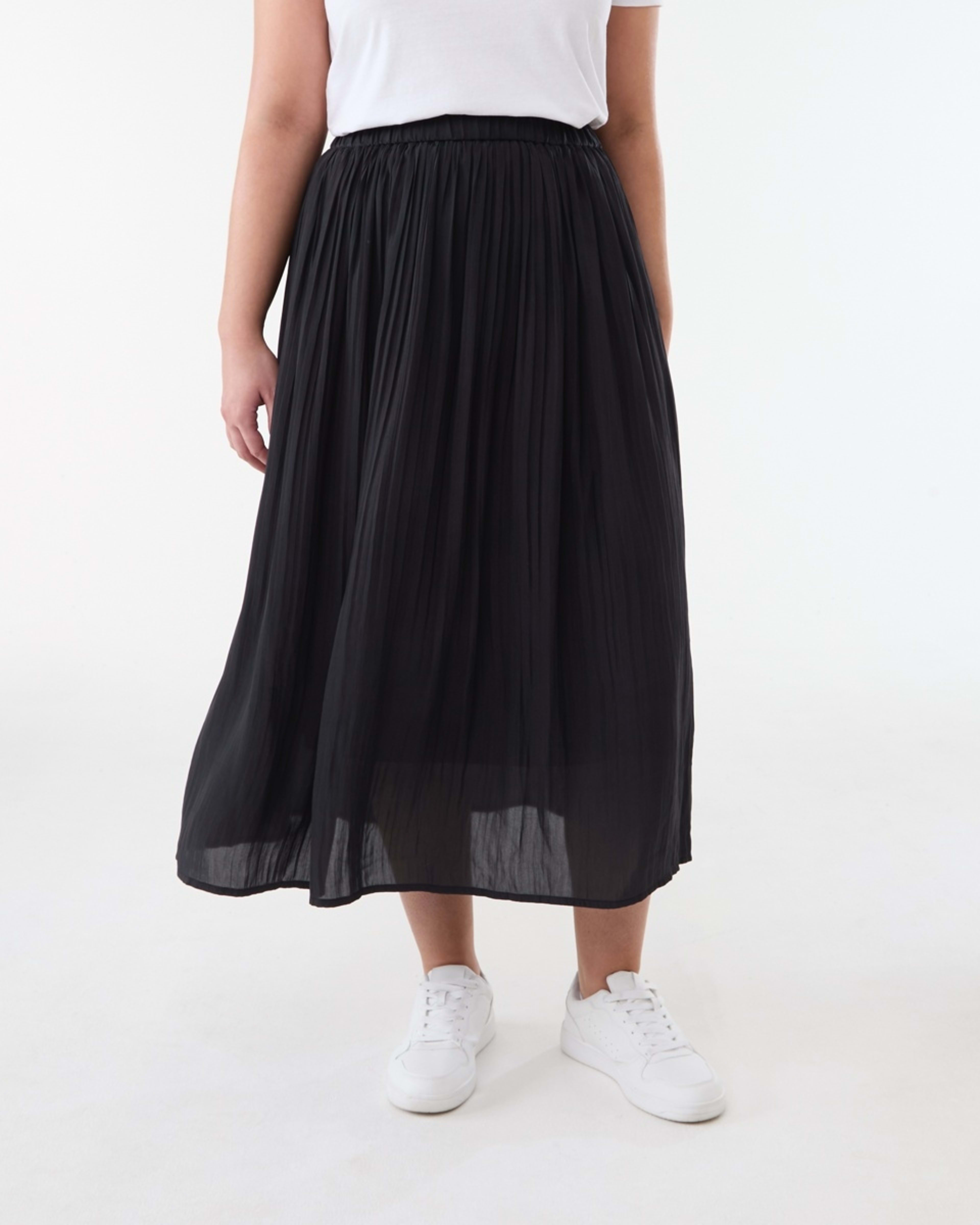 1 Crinkle Maxi Skirt BLACK, 1 of 5