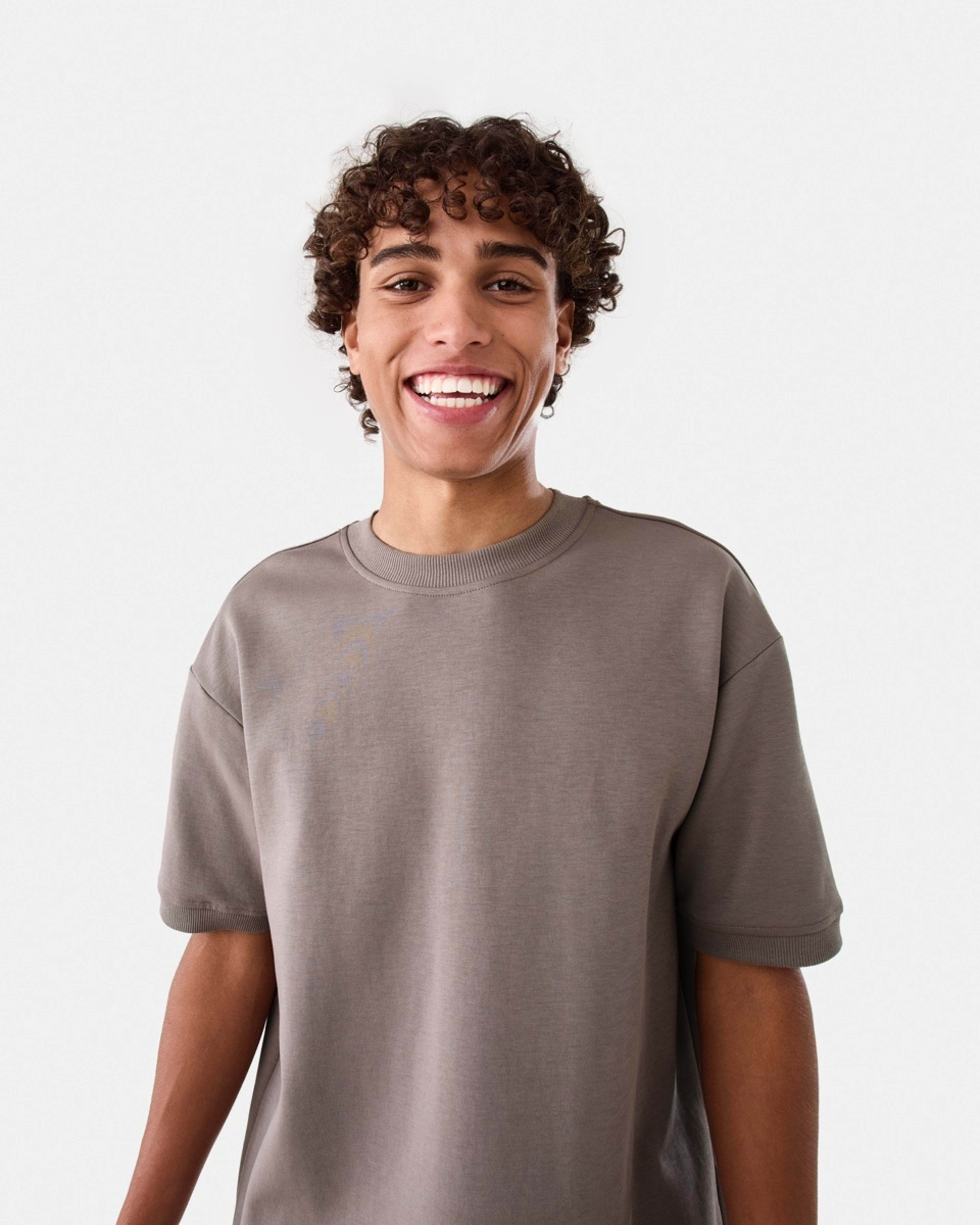 5 Oversized Interlock T-shirt DRIFT BROWN, 5 of 7