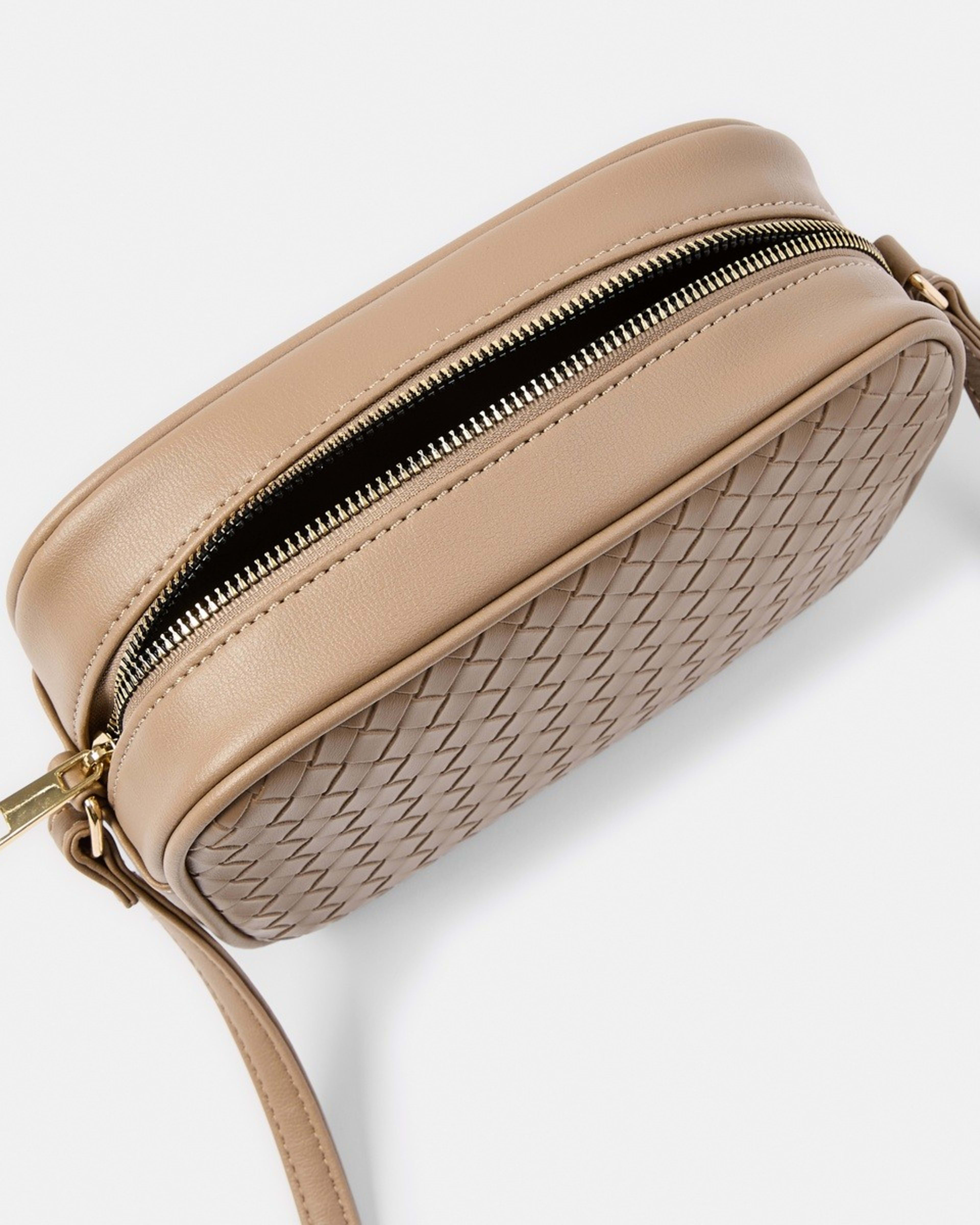 4 Woven Crossbody Bag HAZELNUT LATTE, 4 of 6