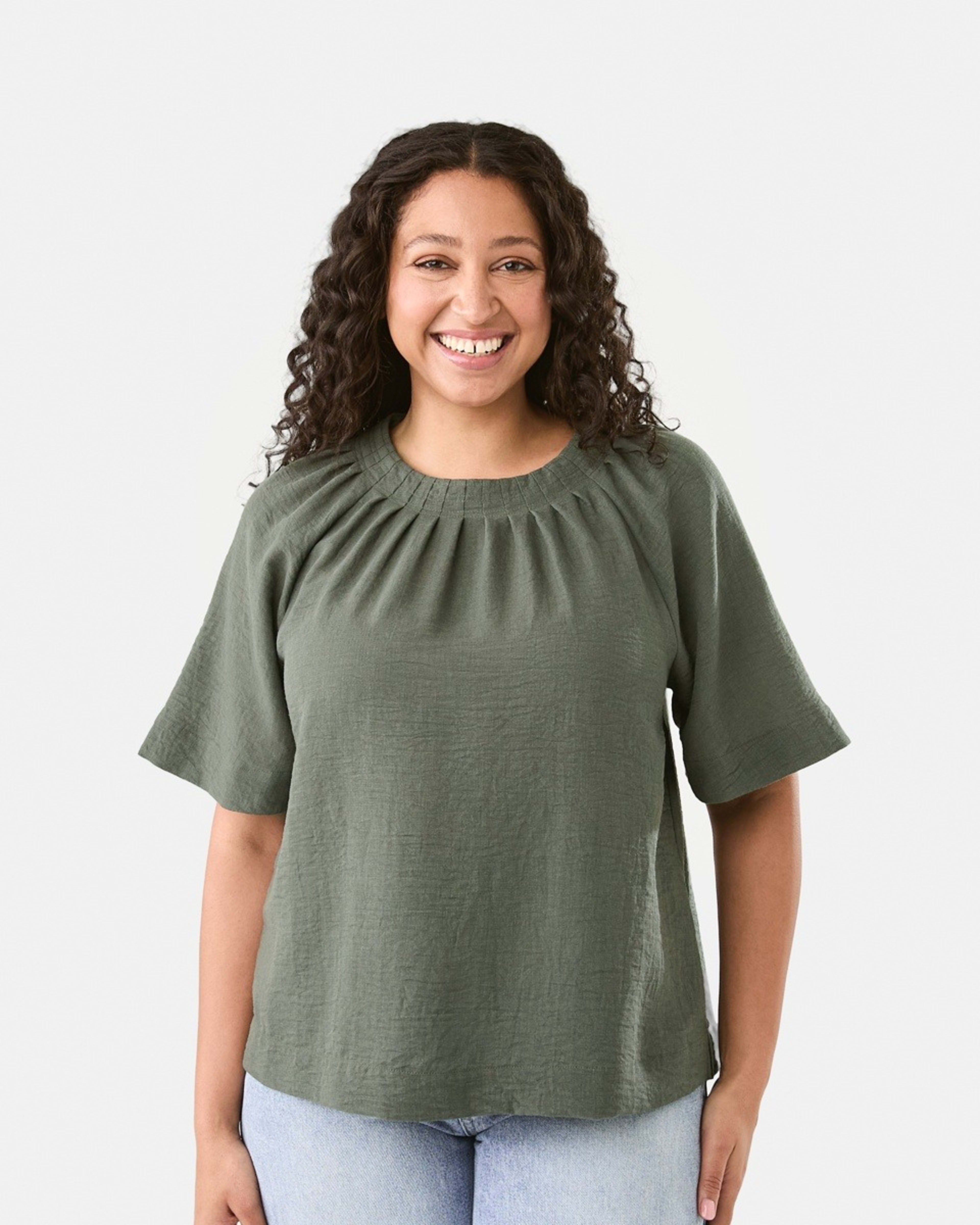 1 Short Sleeve Pleated Tuck Top Grn Olive