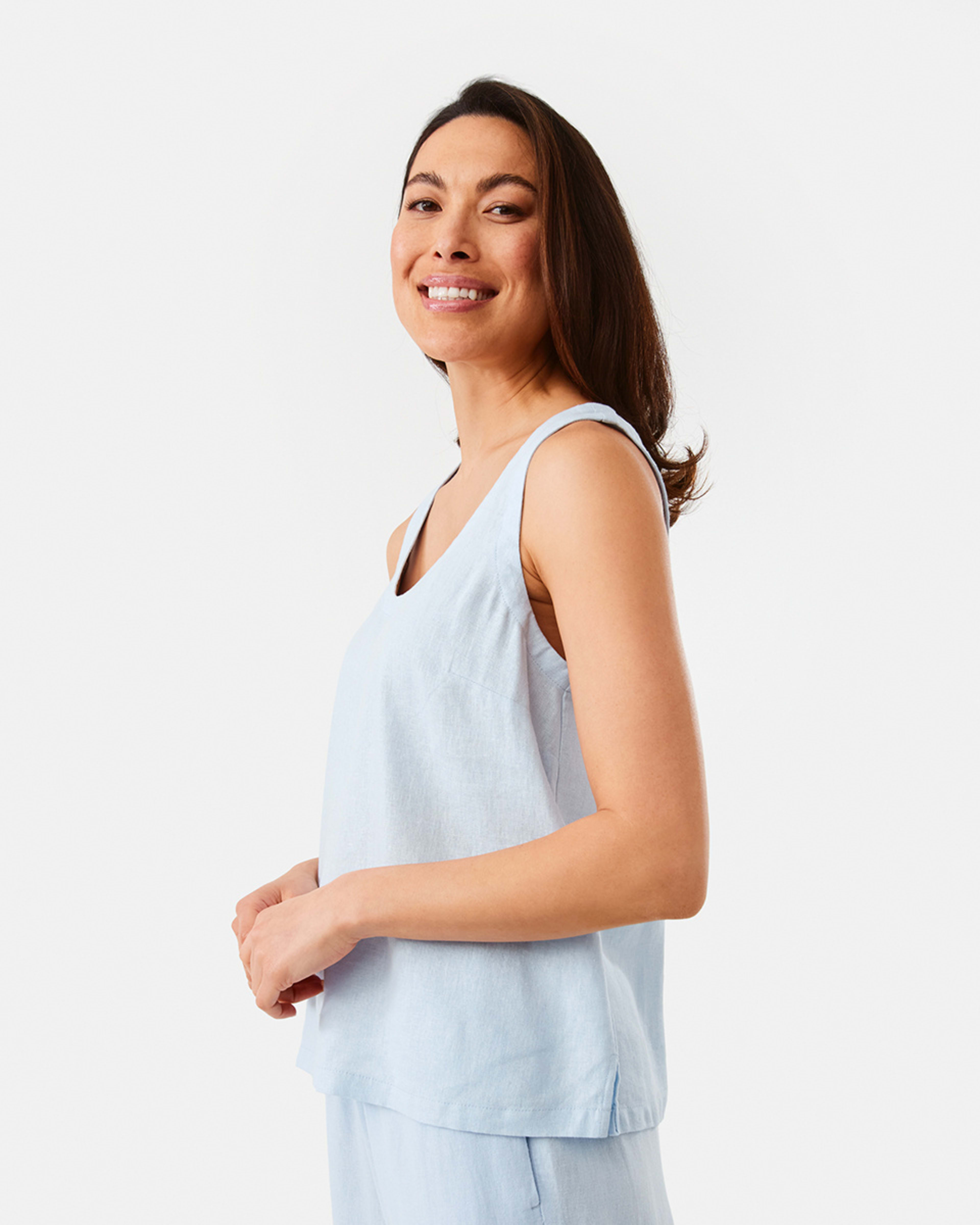 2 Sleeveless Linen Blend Scoop Neck Tank Blu Bysde, 2 of 8