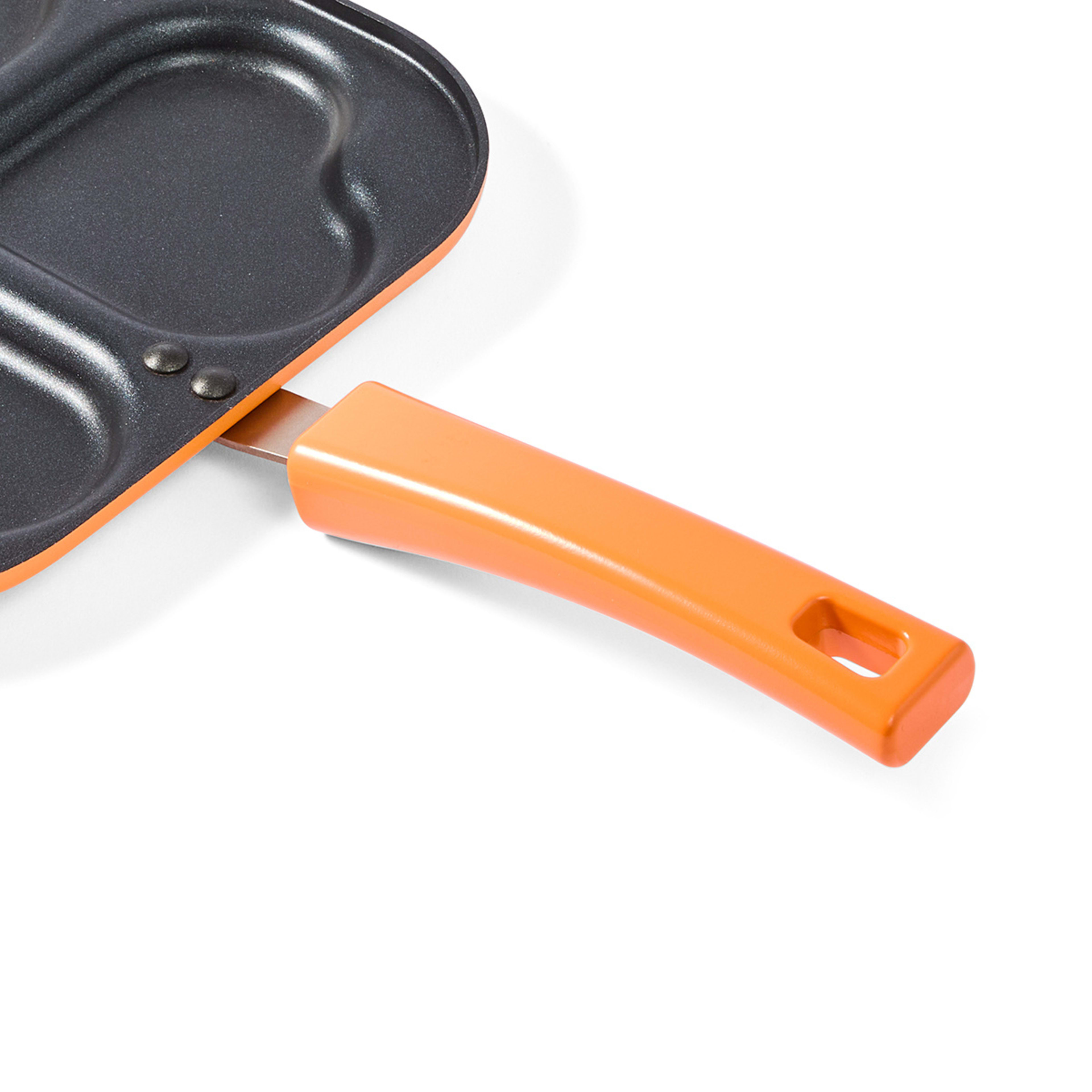 8 Mini 3 Section Heart Pan, 8 of 8